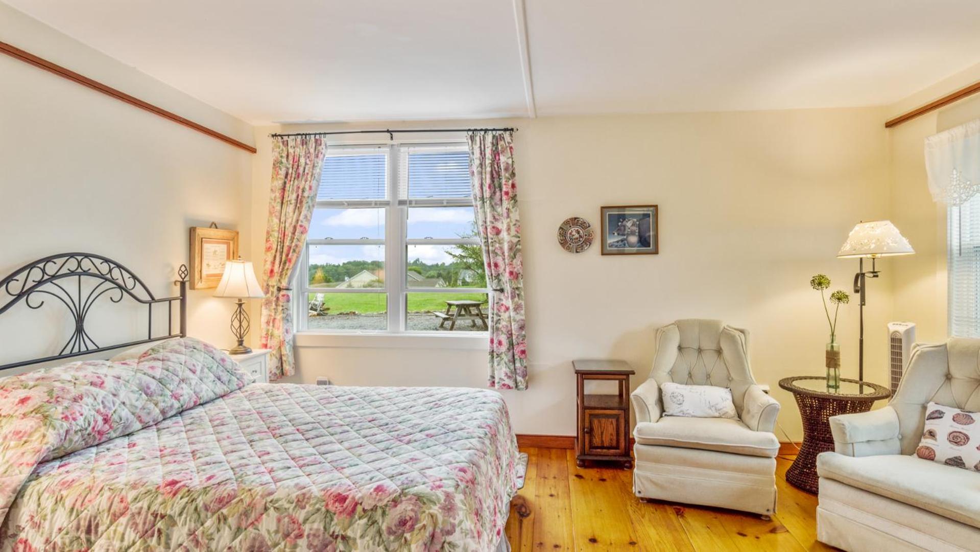 Bayview Pines Country Inn B&B - Image 5