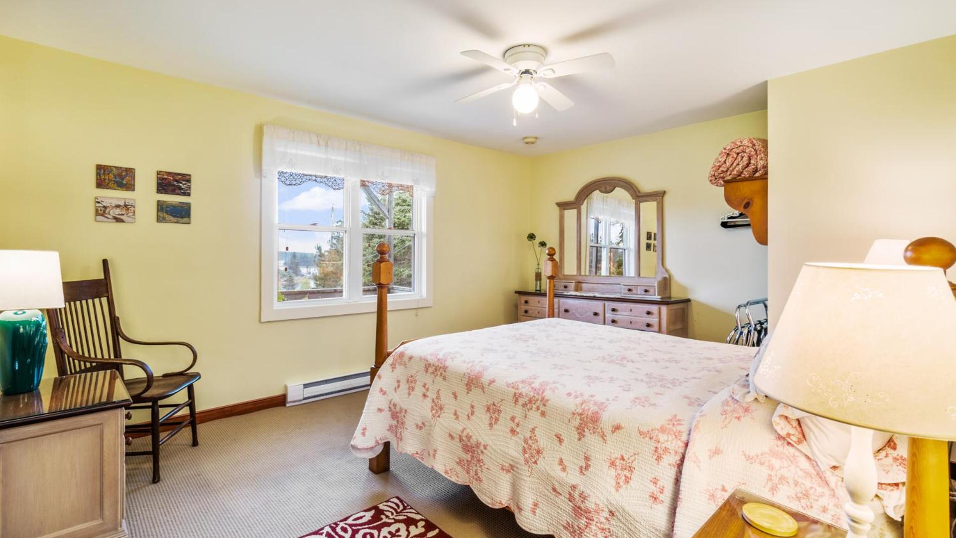 Bayview Pines Country Inn B&B