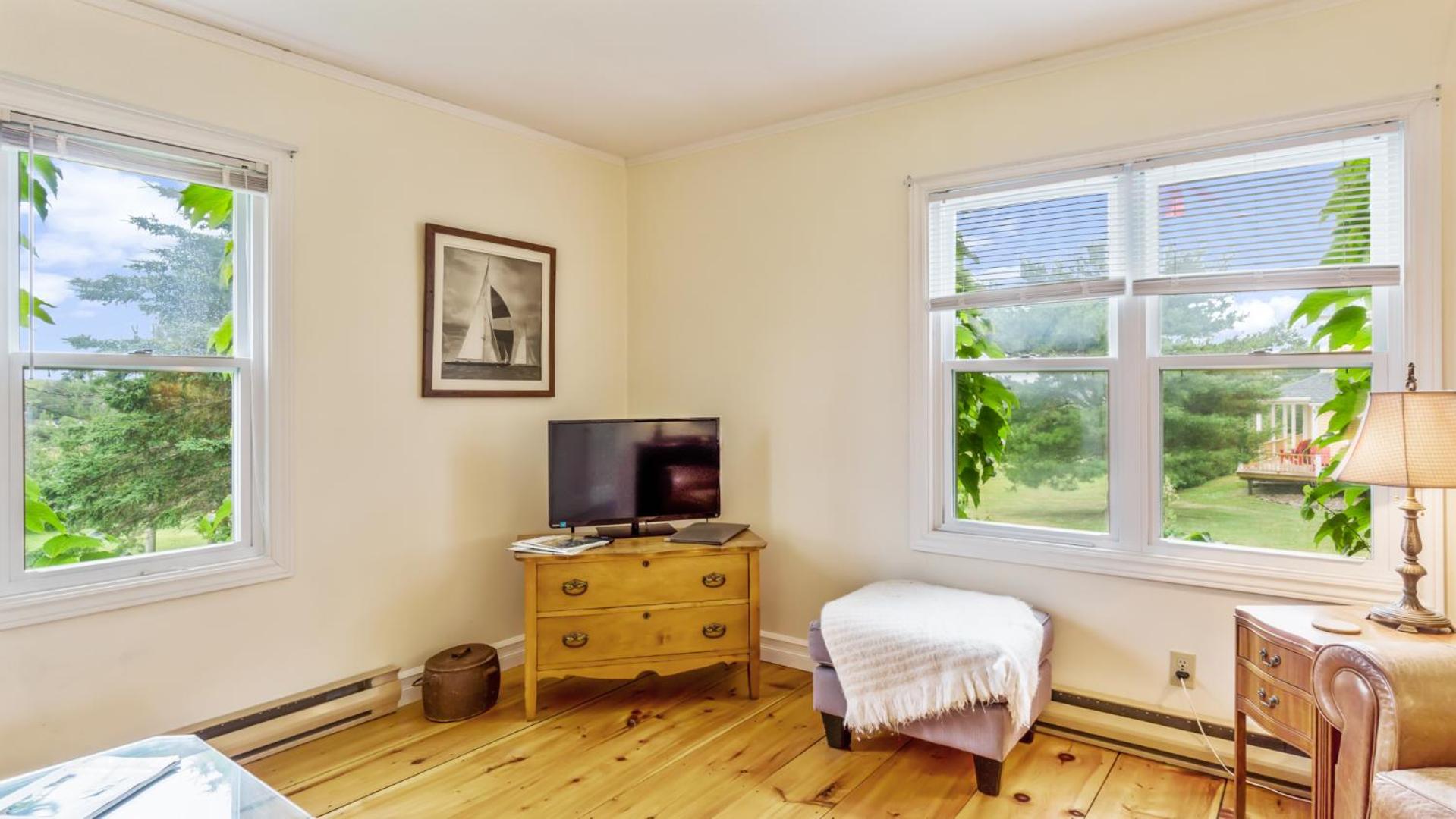 Bayview Pines Country Inn B&B