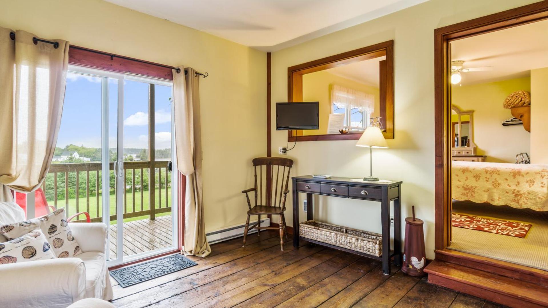 Bayview Pines Country Inn B&B