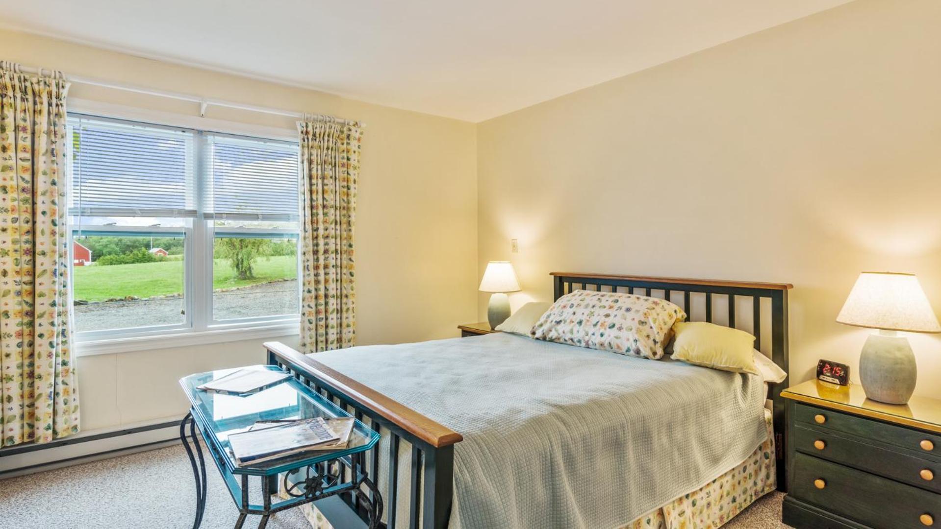 Bayview Pines Country Inn B&B