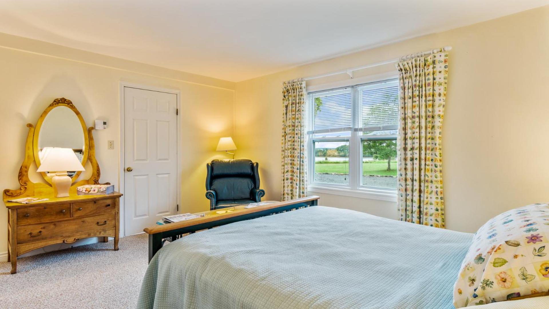 Bayview Pines Country Inn B&B