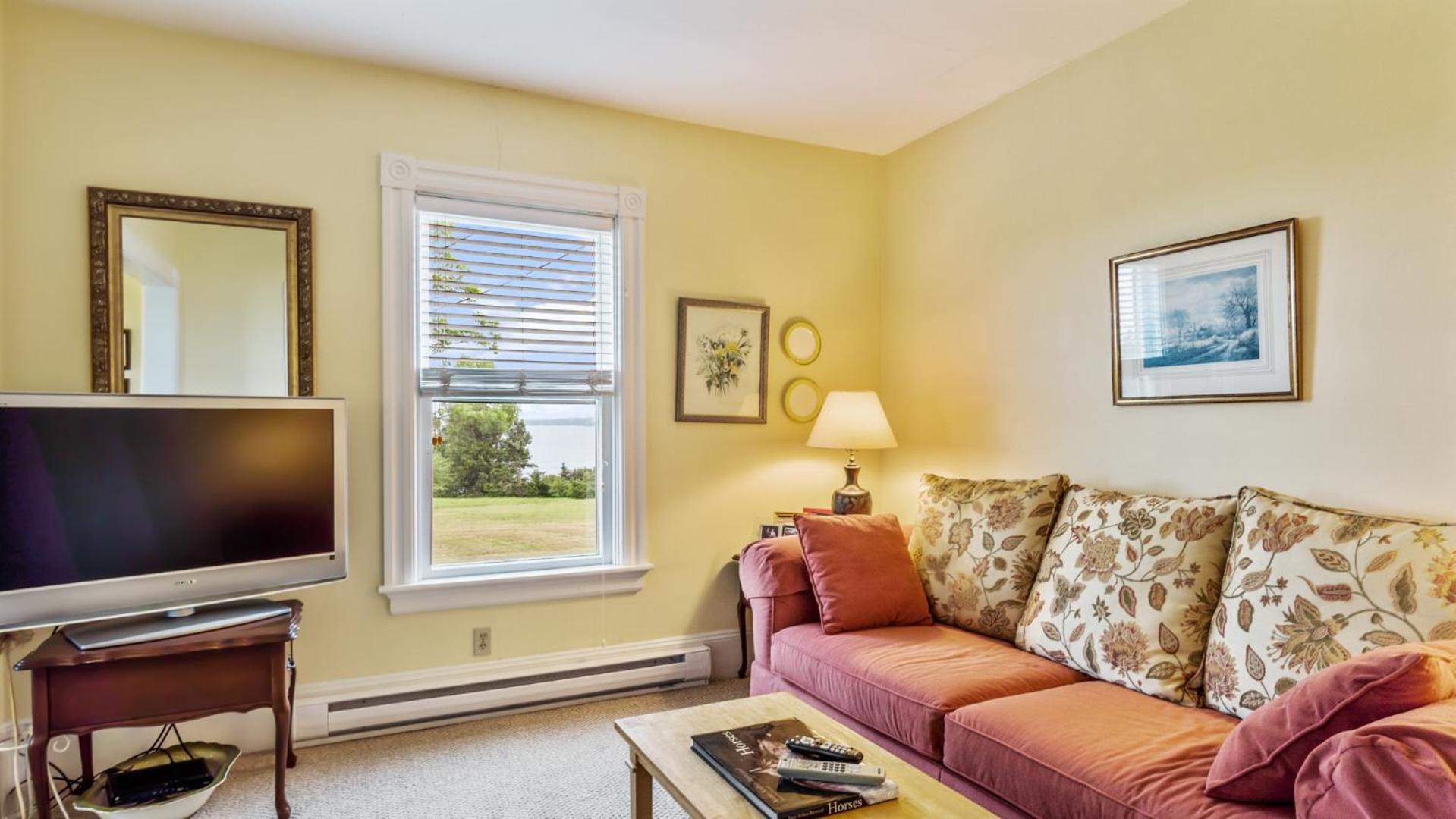 Bayview Pines Country Inn B&B