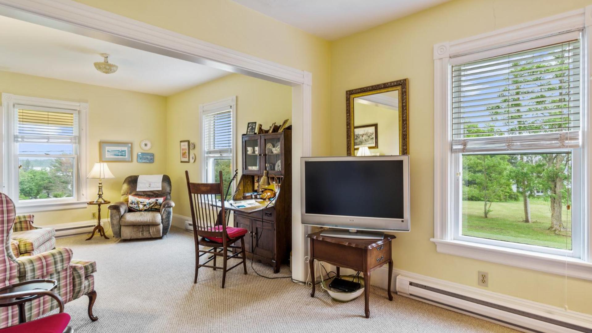 Bayview Pines Country Inn B&B