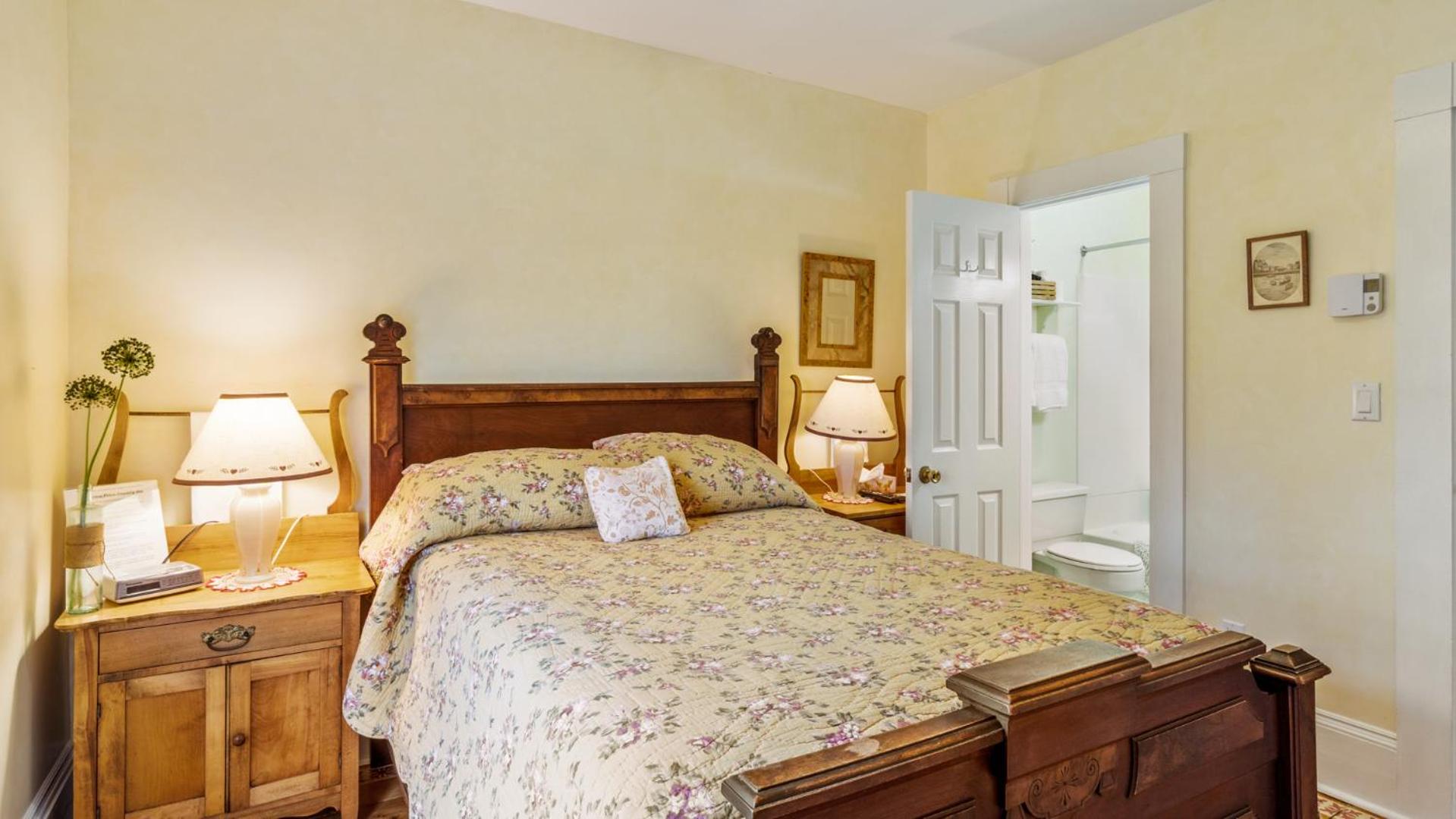 Bayview Pines Country Inn B&B