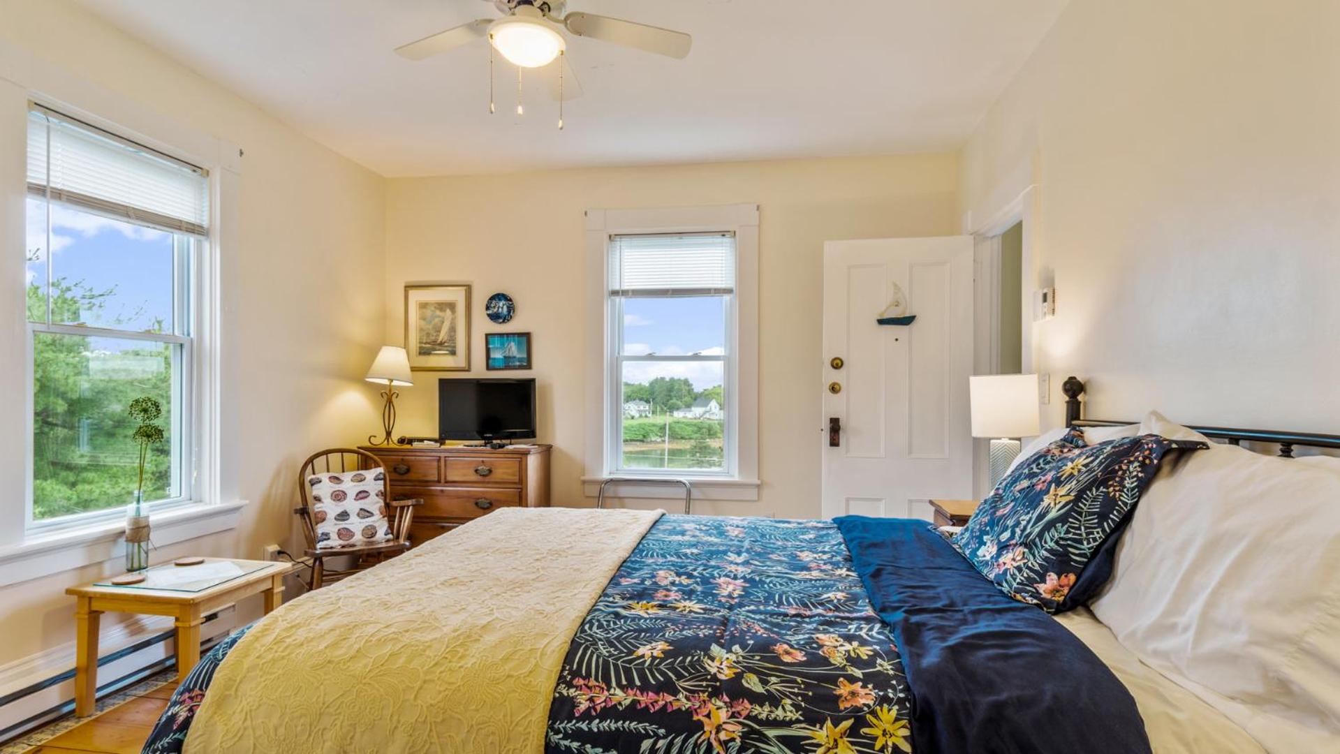 Bayview Pines Country Inn B&B
