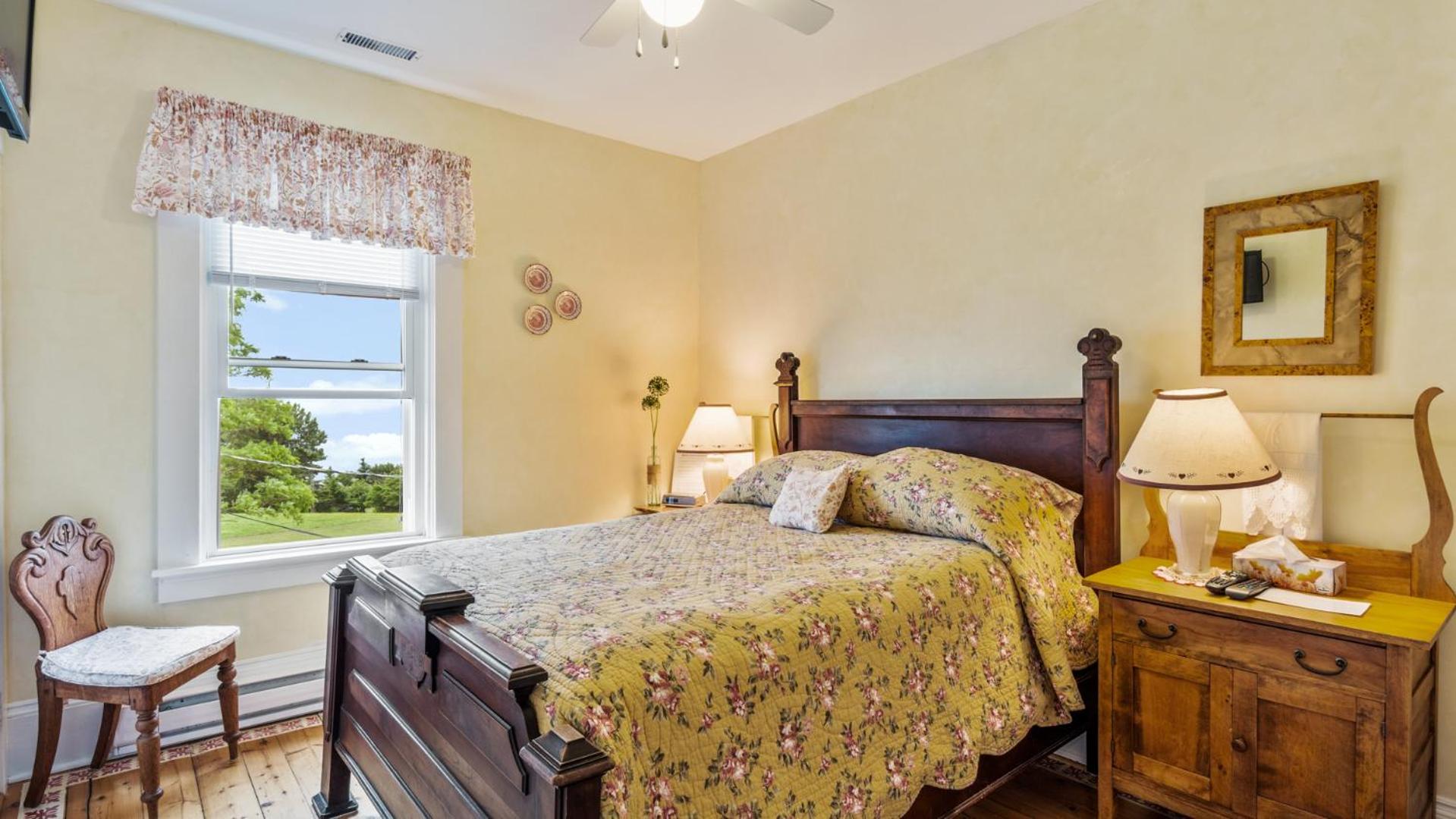 Bayview Pines Country Inn B&B