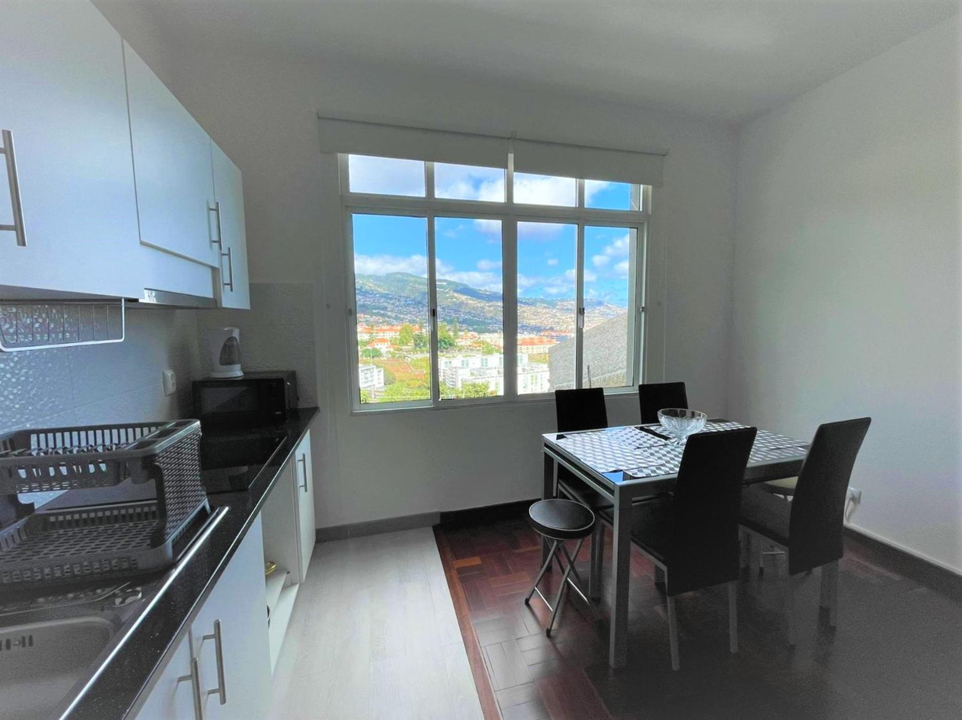 Shining en Funchal — kitchen