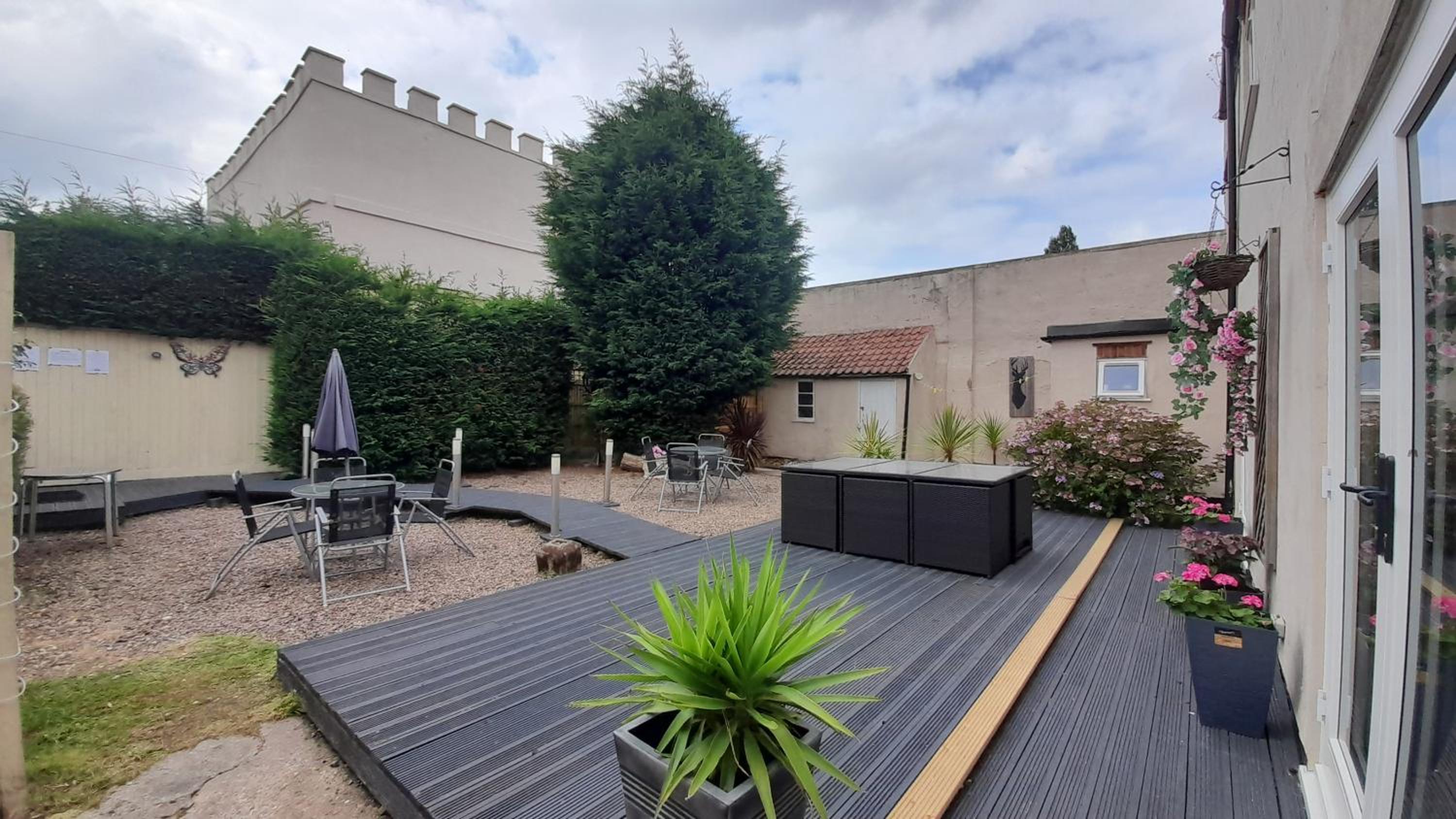 The East Wing at Rufford Park Lodge, Hot Tub Retreat view 5