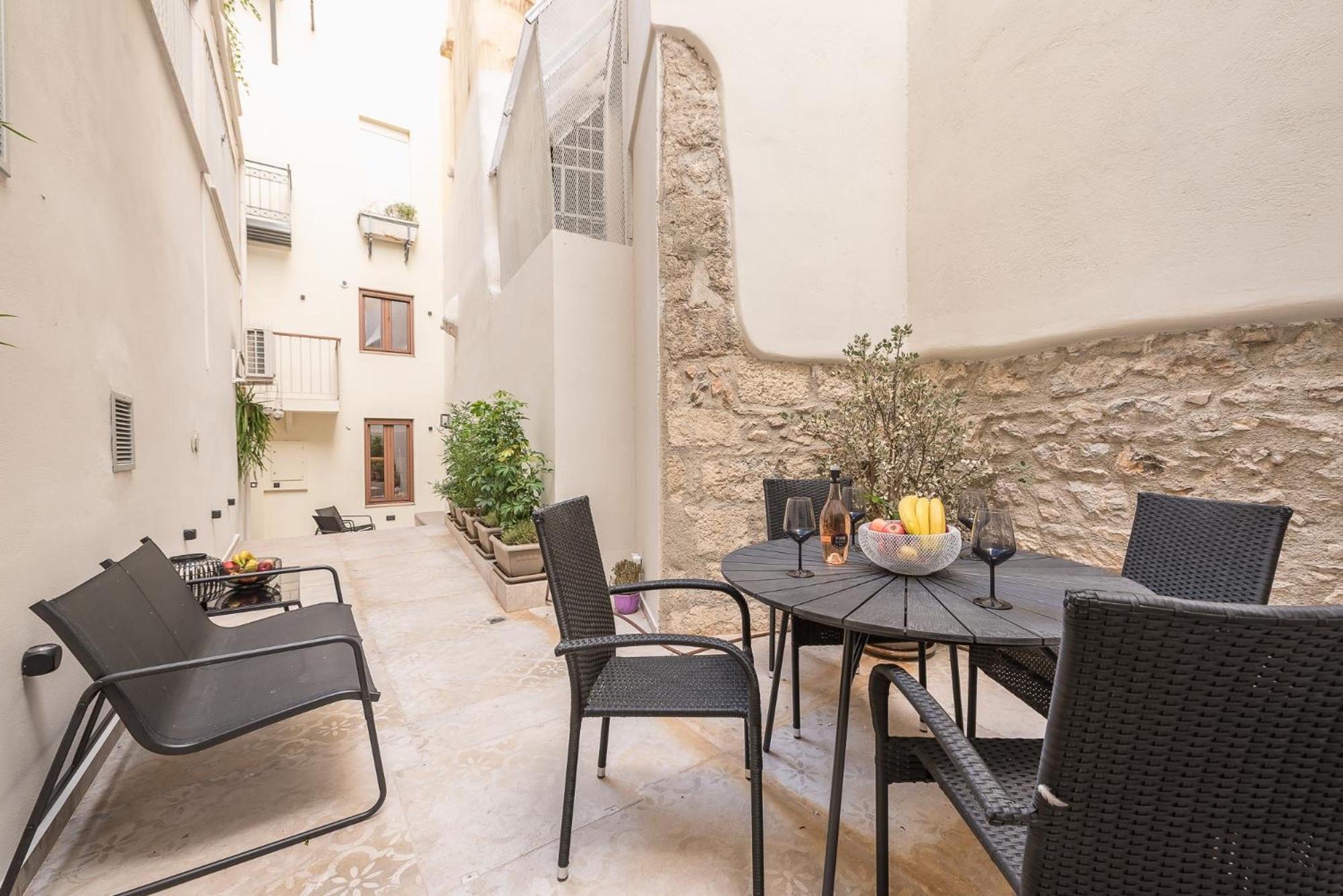 Apollonos 28 Luxury Suites
