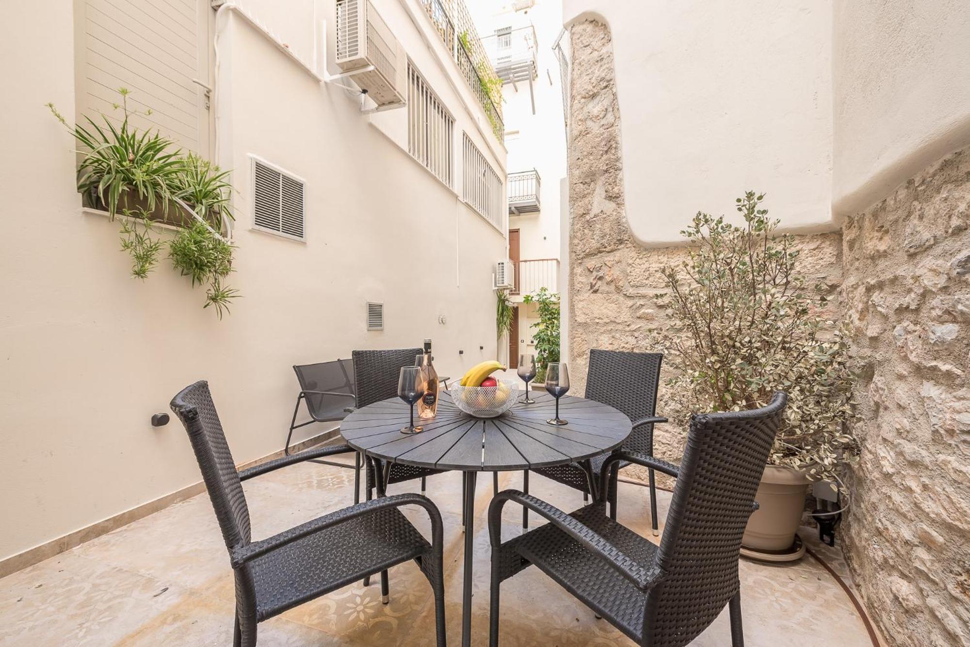 Apollonos 28 Luxury Suites