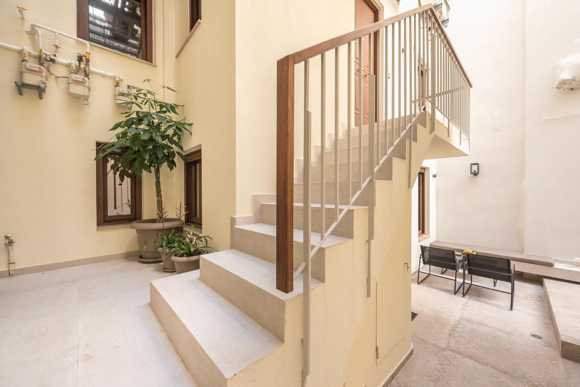 Apollonos 28 Luxury Suites