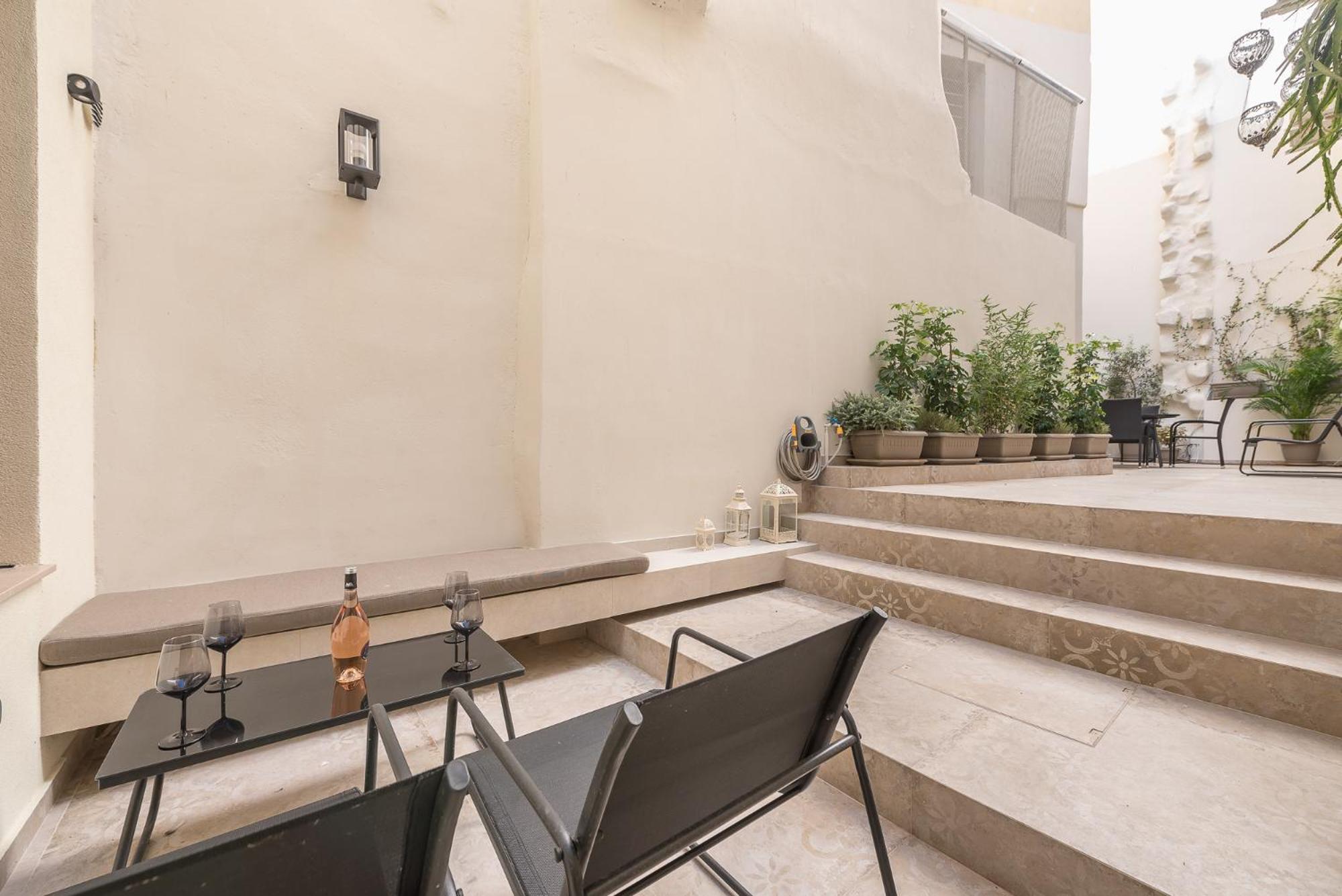 Apollonos 28 Luxury Suites