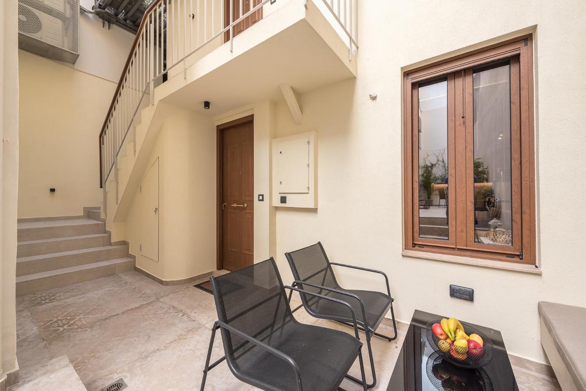 Apollonos 28 Luxury Suites