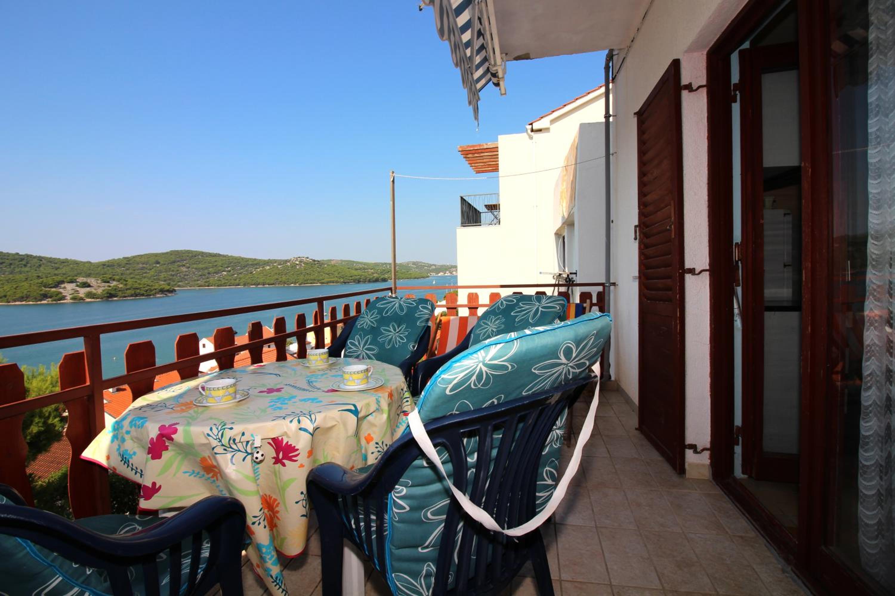 APARTMANI JADRANKA s pogledom na more view 5