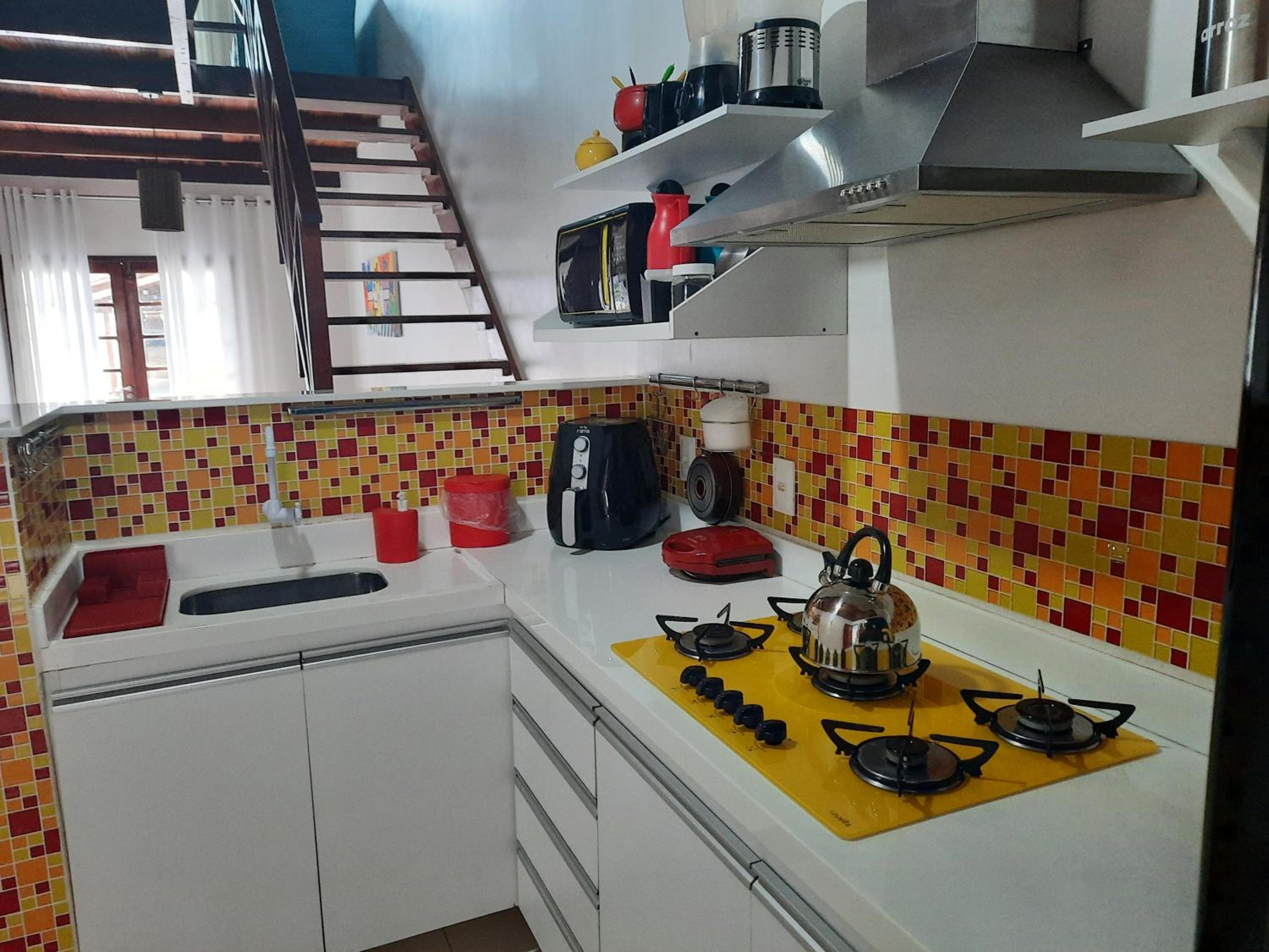 Linda casa com 5 quartos, a poucos metros da praia