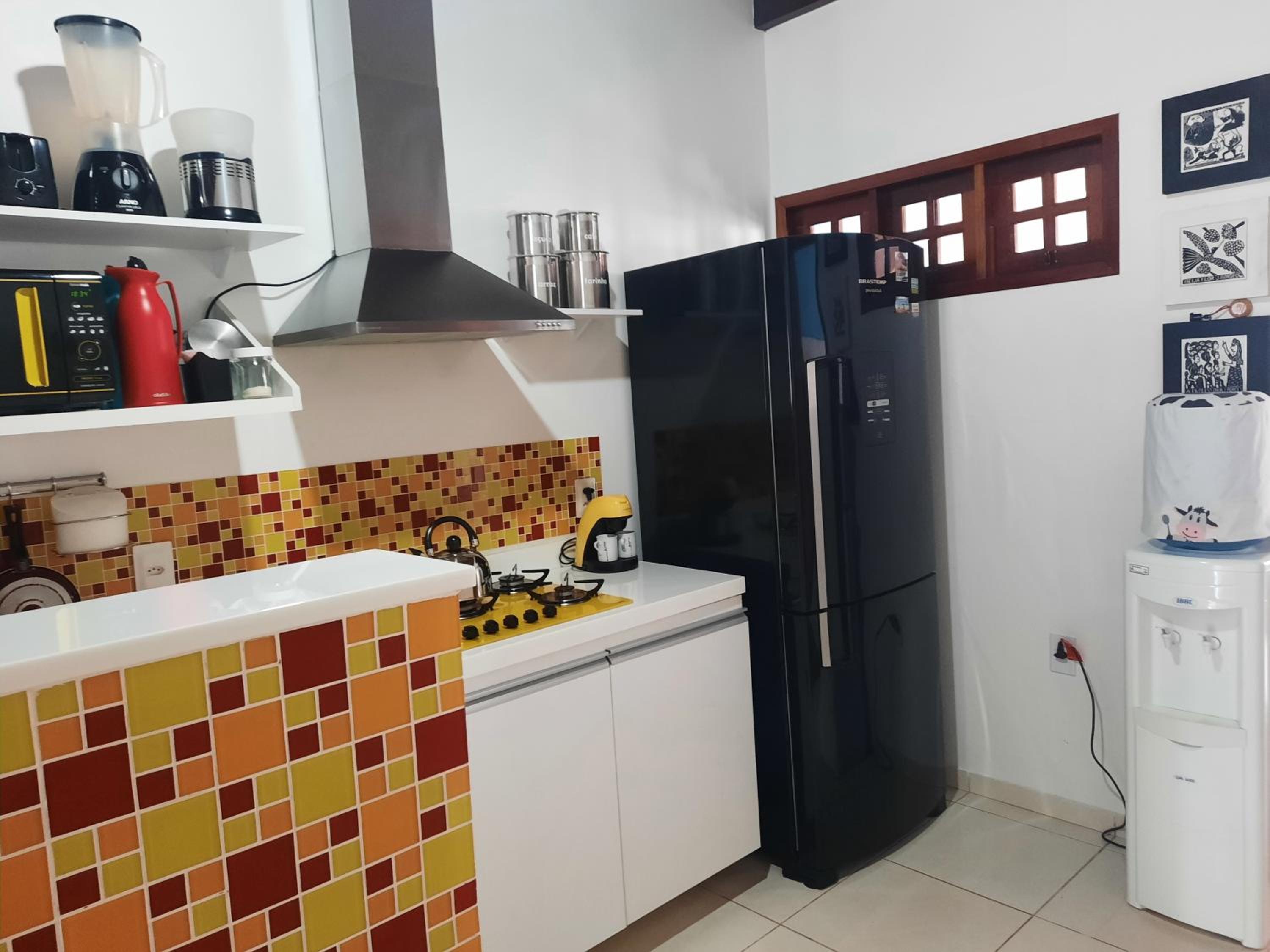 Linda casa com 5 quartos, a poucos metros da praia