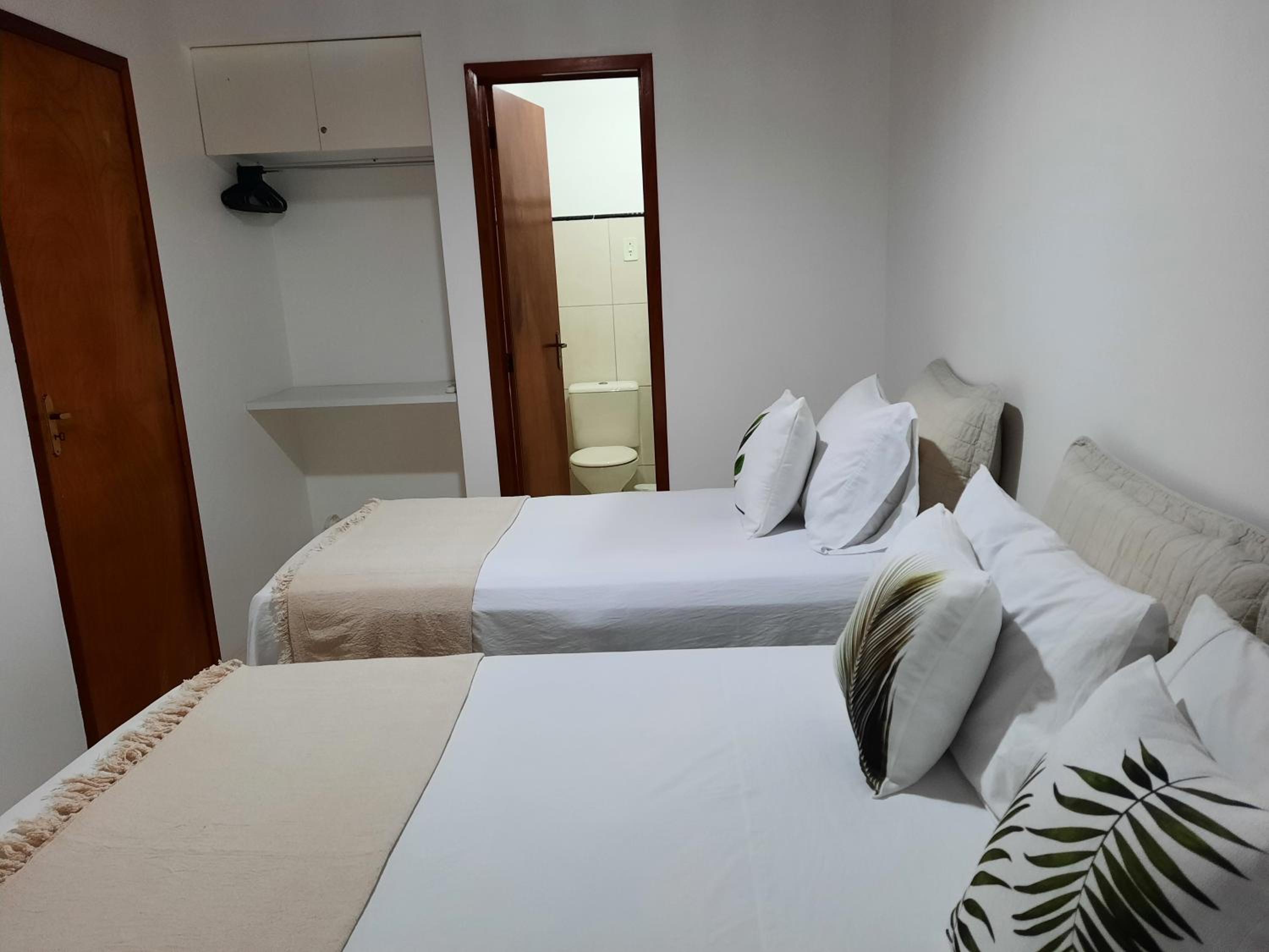 Linda casa com 5 quartos, a poucos metros da praia