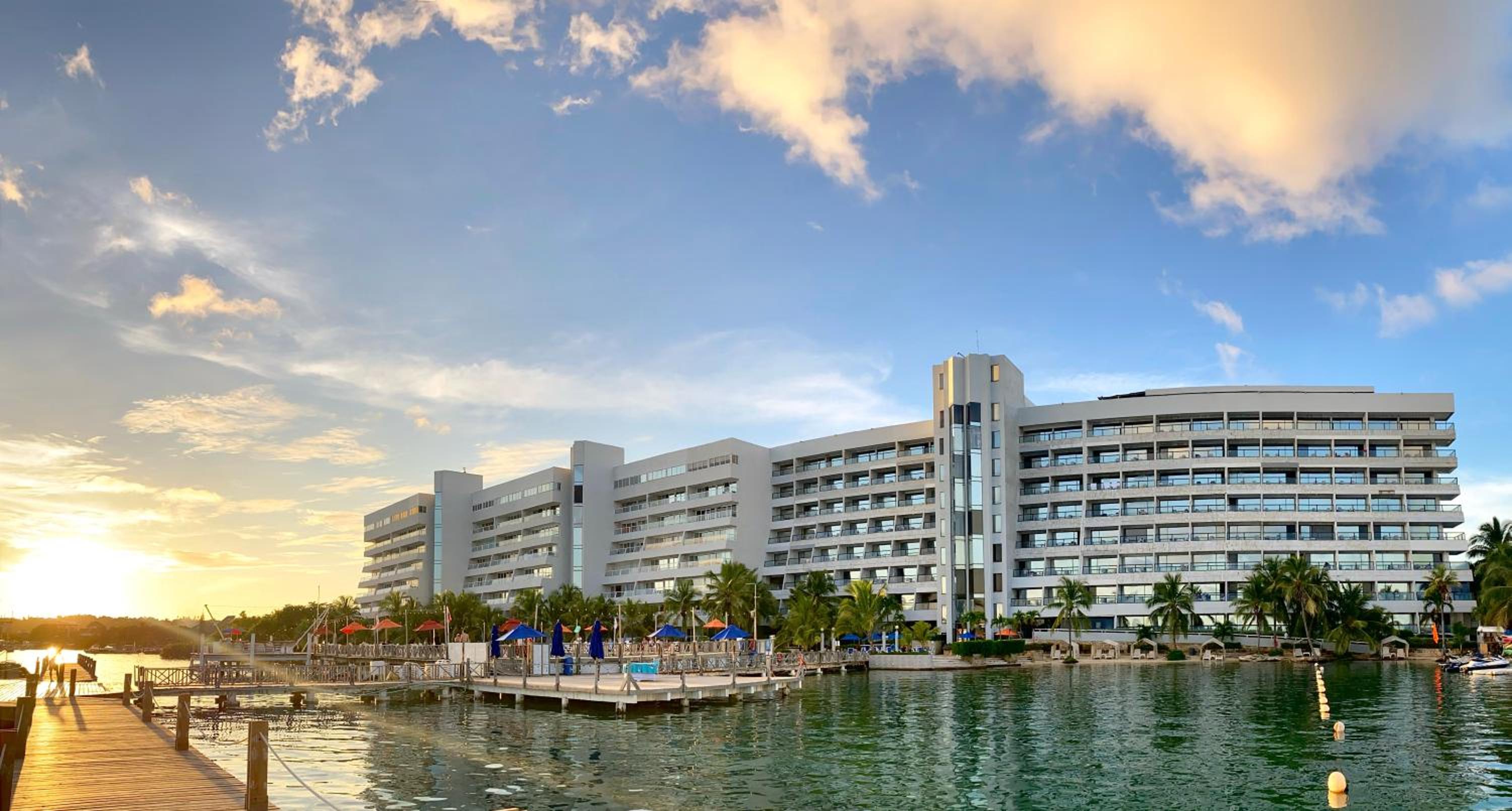 Exclusivos Apartamentos con playa privada view 2