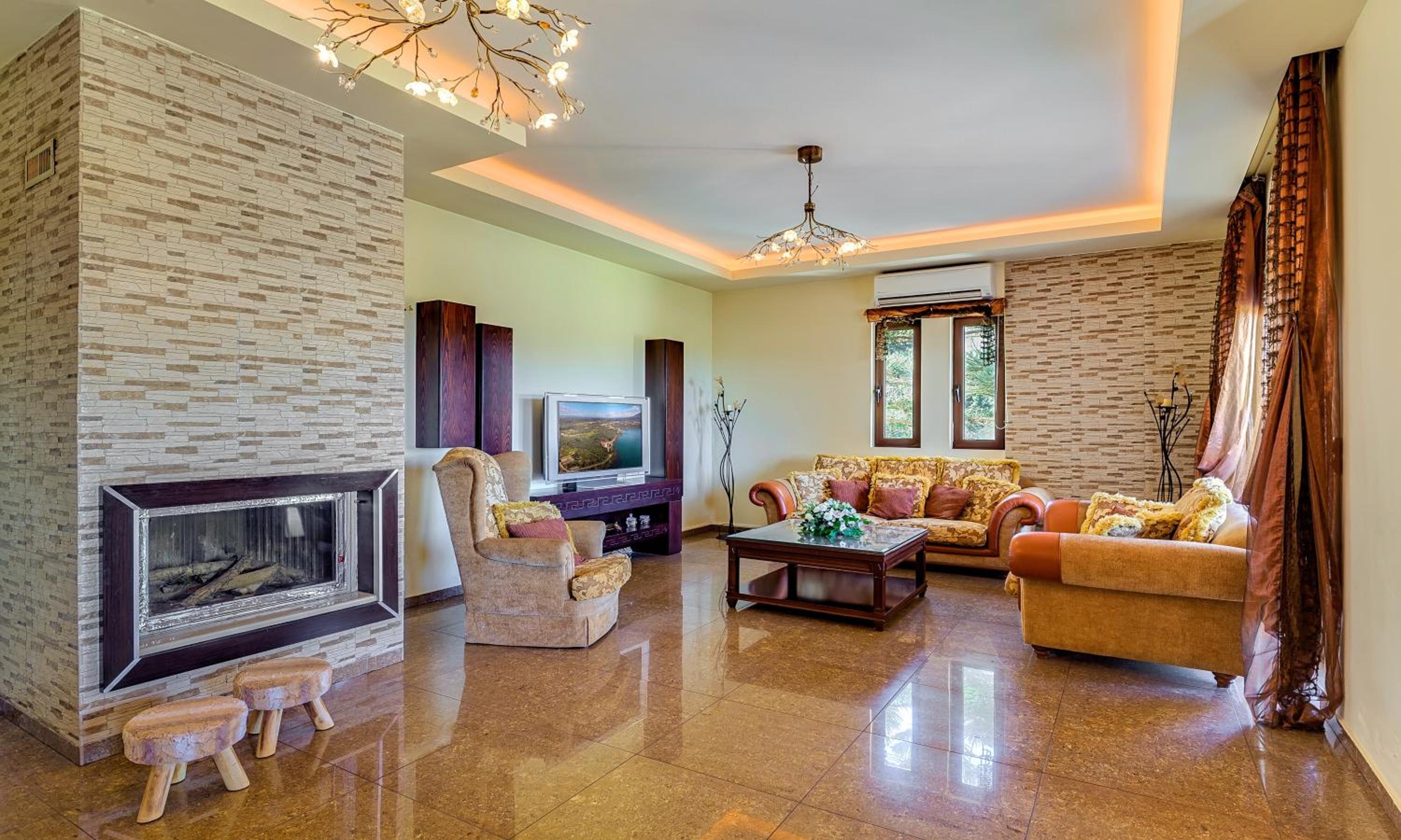 Cretan Sunny Villa With Heated Pool
