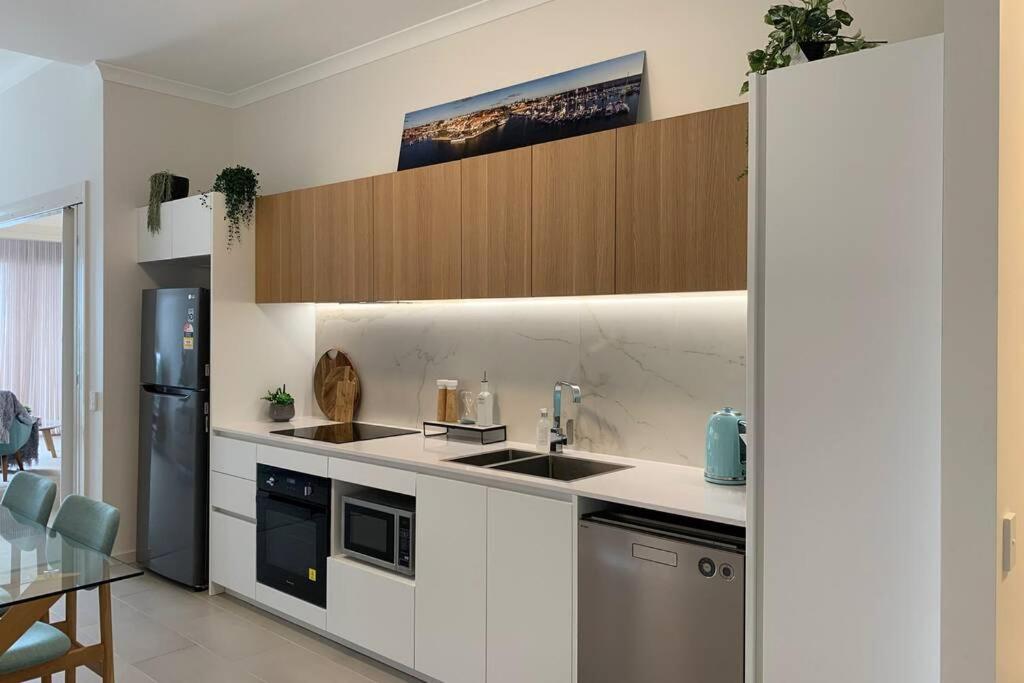 Mariner's Cove ~ Luxe Waterfront Apartment