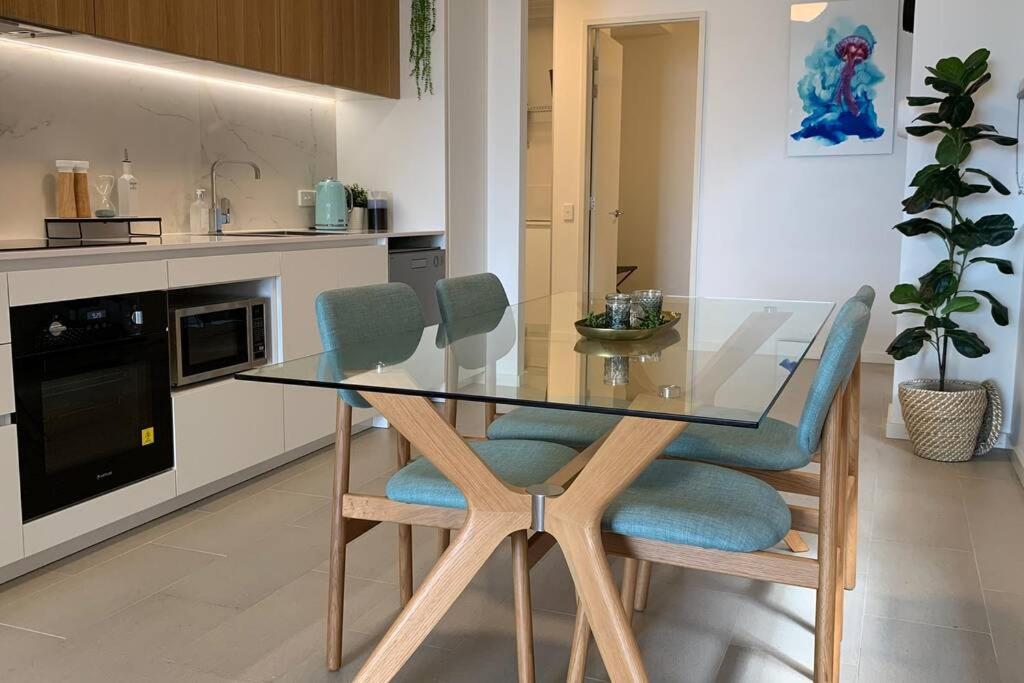 Mariner's Cove ~ Luxe Waterfront Apartment