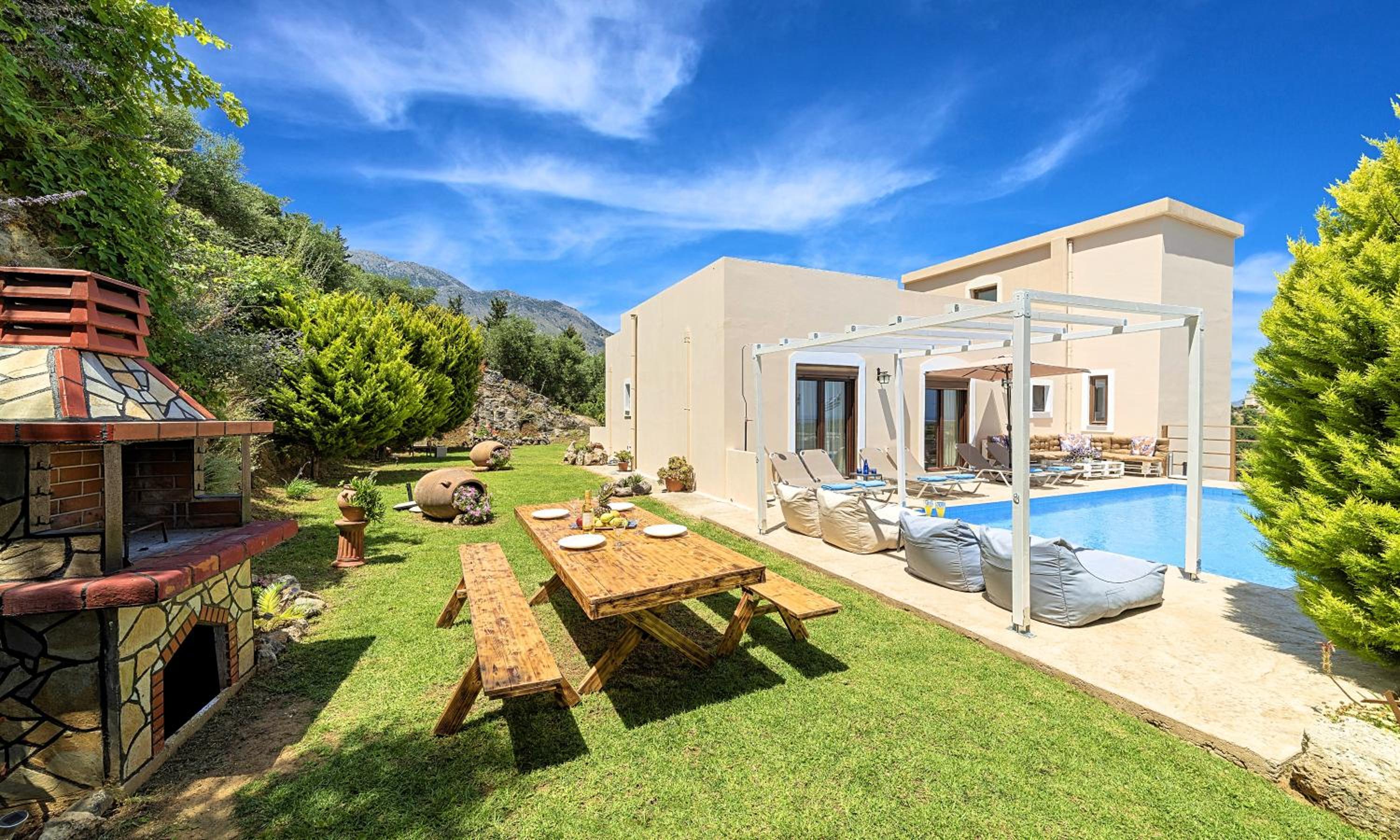 Cretan Sunny Villa With Heated Pool