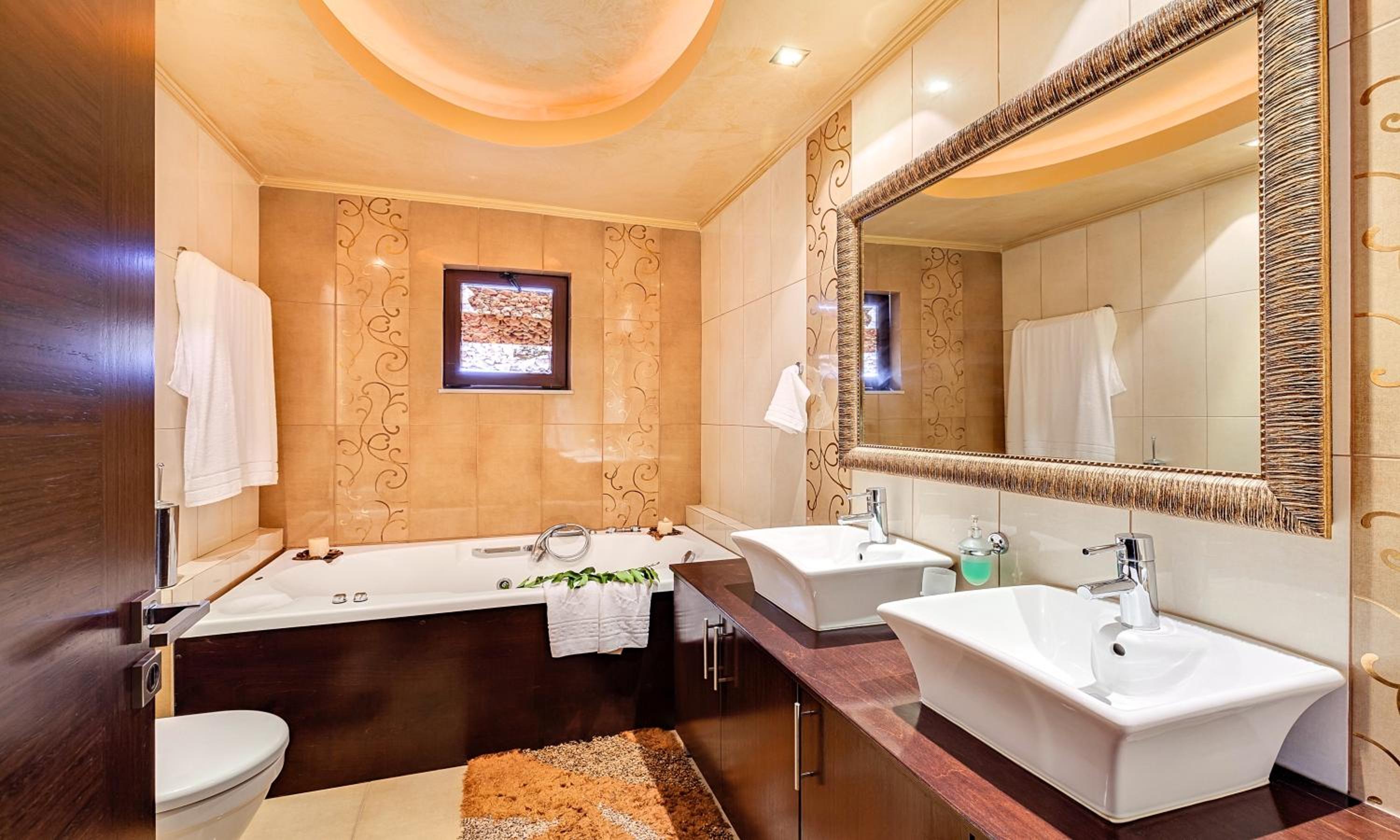 Cretan Sunny Villa With Heated Pool