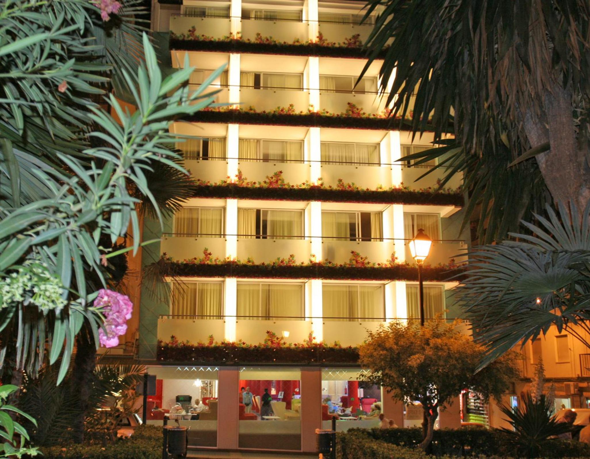 Hotel Oasis Plaza - Image 1