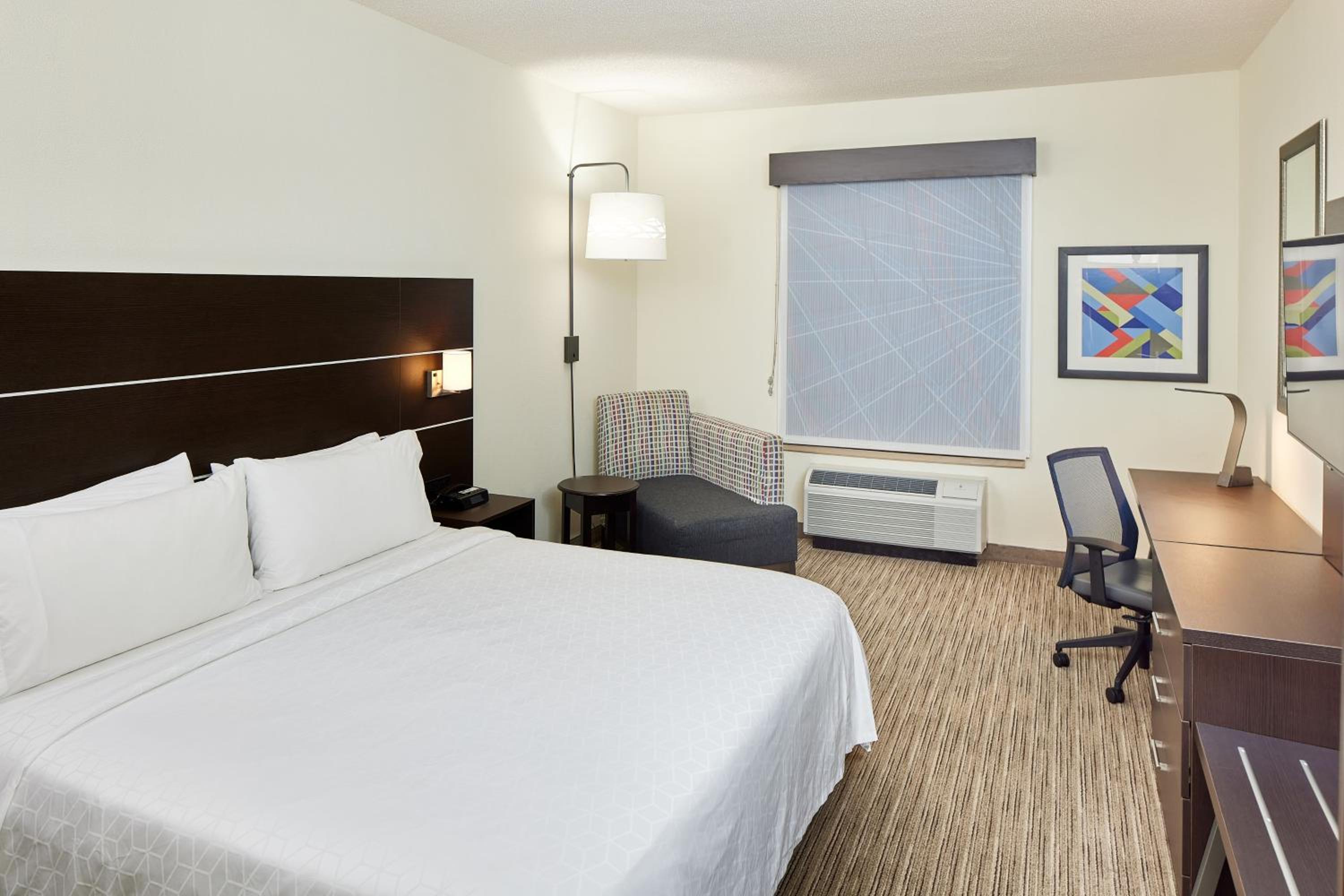 Gadsden Vacations - Holiday Inn Express Hotel  Suites- Gadsden, an IHG Hotel - Property Image 39