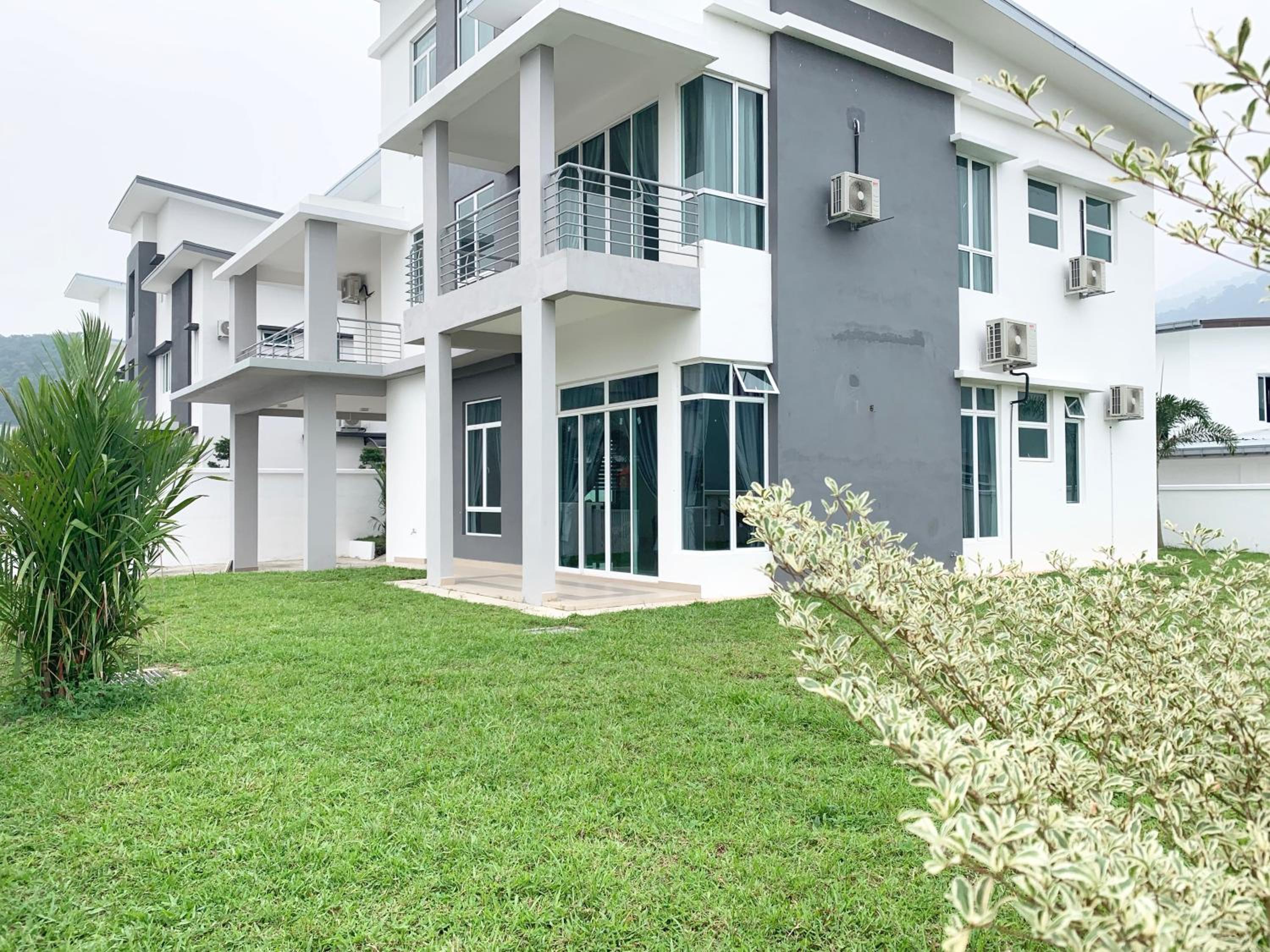 Spacious 6BR Villa with Seaview by Zervin photo 7