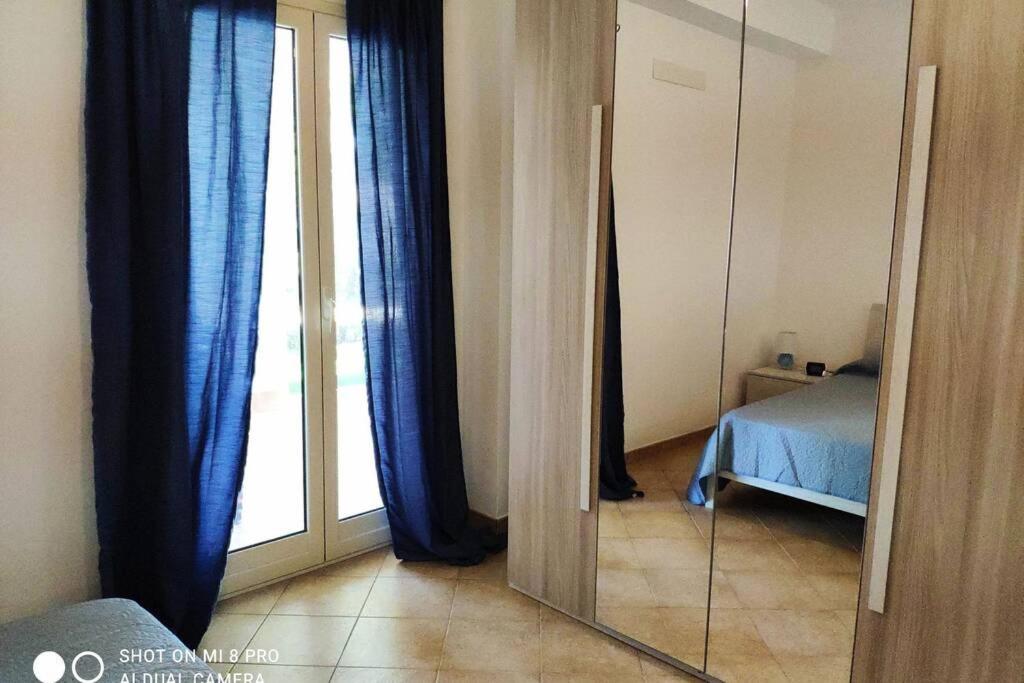 Sul mare con spiaggetta privata vicino a Cefalù.