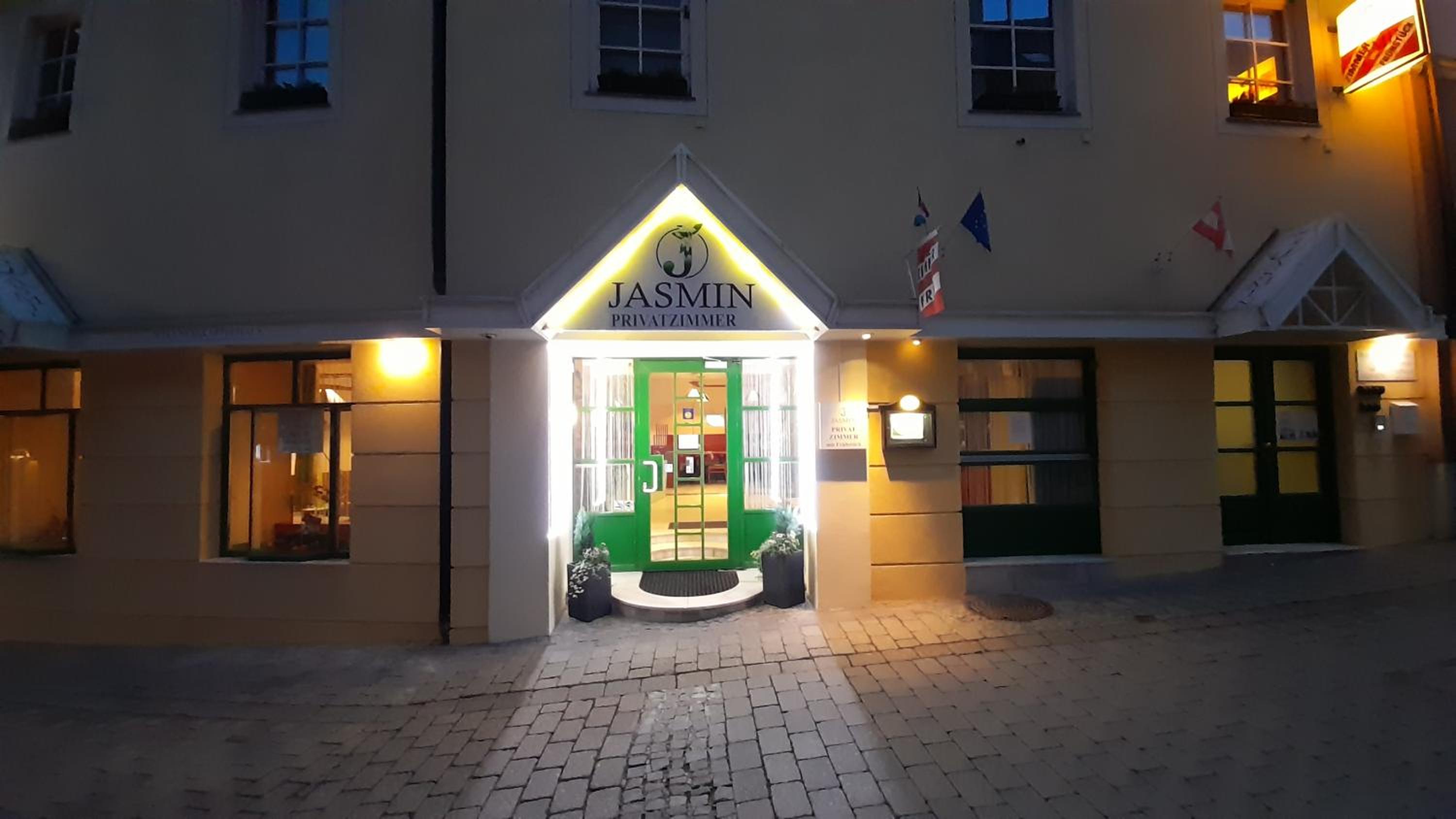 Jasmin Pension Central Location Shared Kitchen Pet Friendly