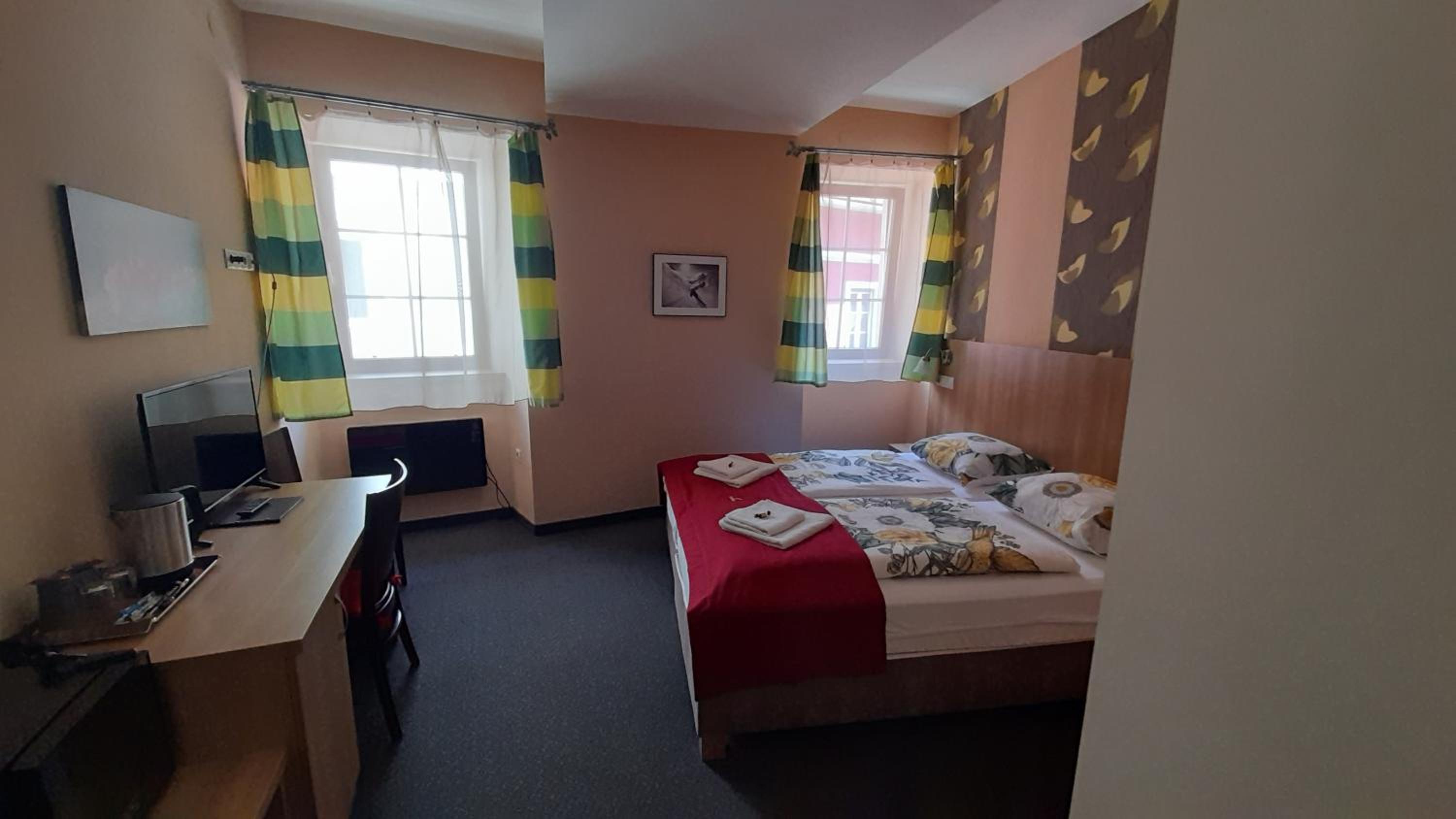 Jasmin Pension Central Location Shared Kitchen Pet Friendly
