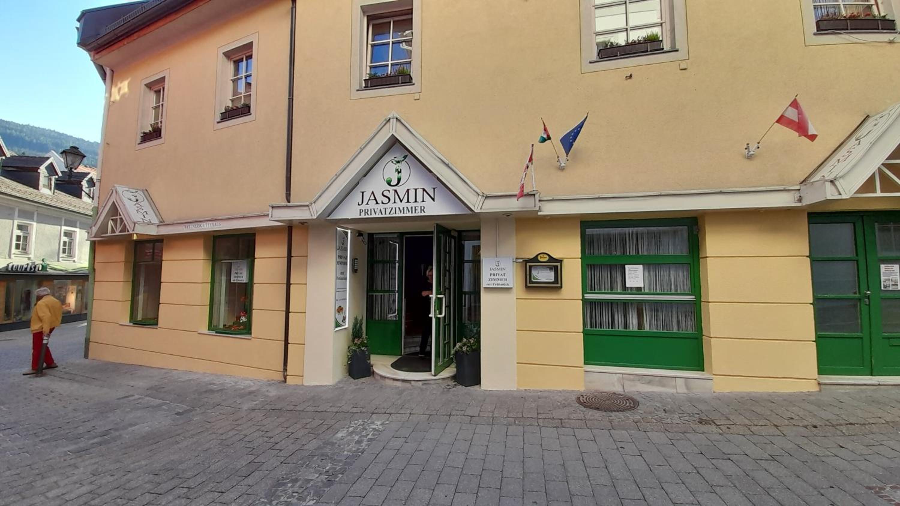 Jasmin Pension Central Location Shared Kitchen Pet Friendly