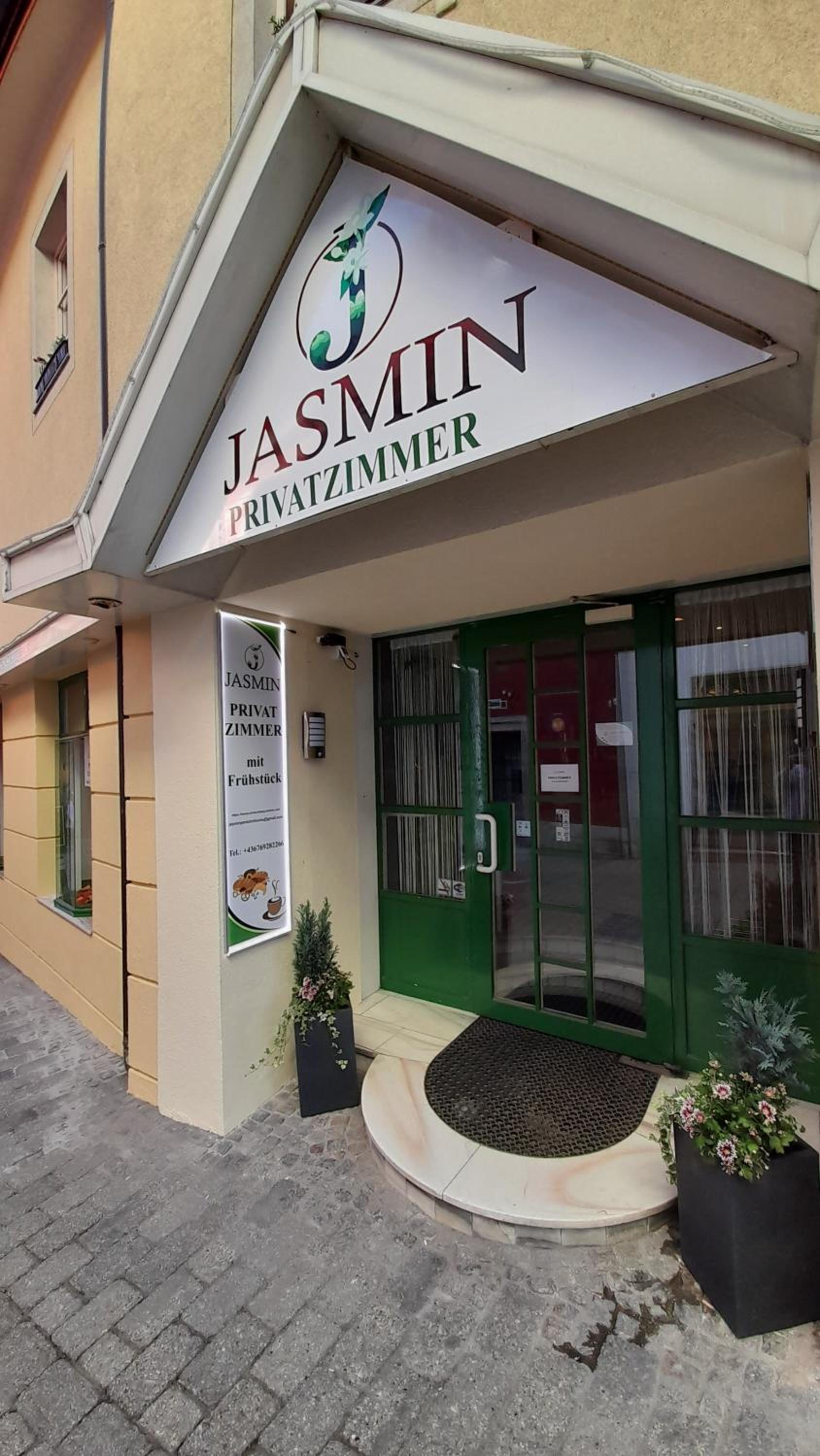 Jasmin Pension Central Location Shared Kitchen Pet Friendly