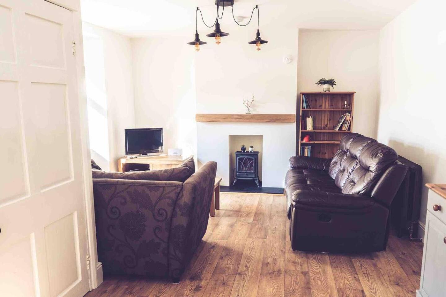3-Bed Cottage-Plymouth-Dog friendly-Sleeps7 view 5