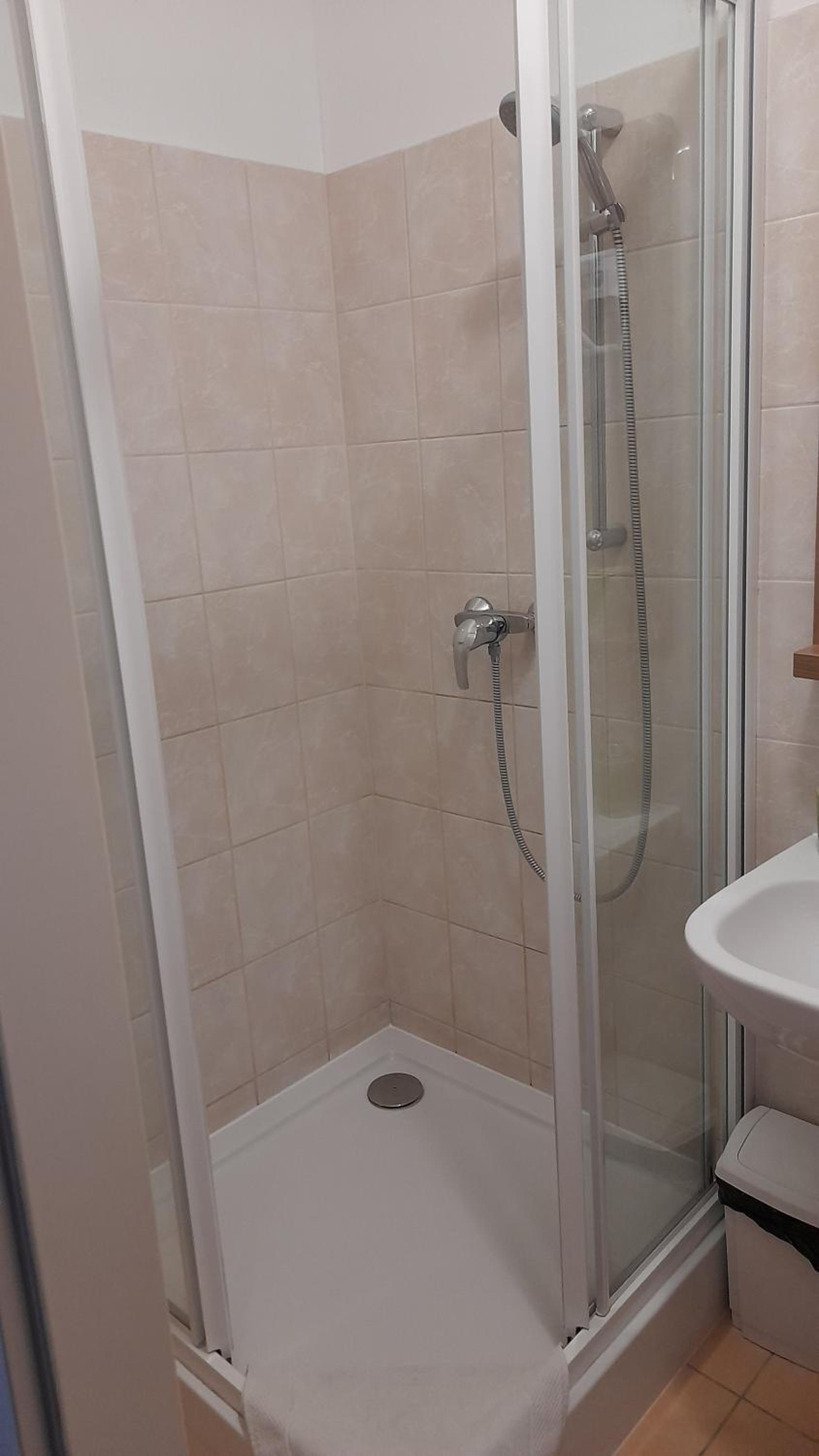 Jasmin Pension Central Location Shared Kitchen Pet Friendly