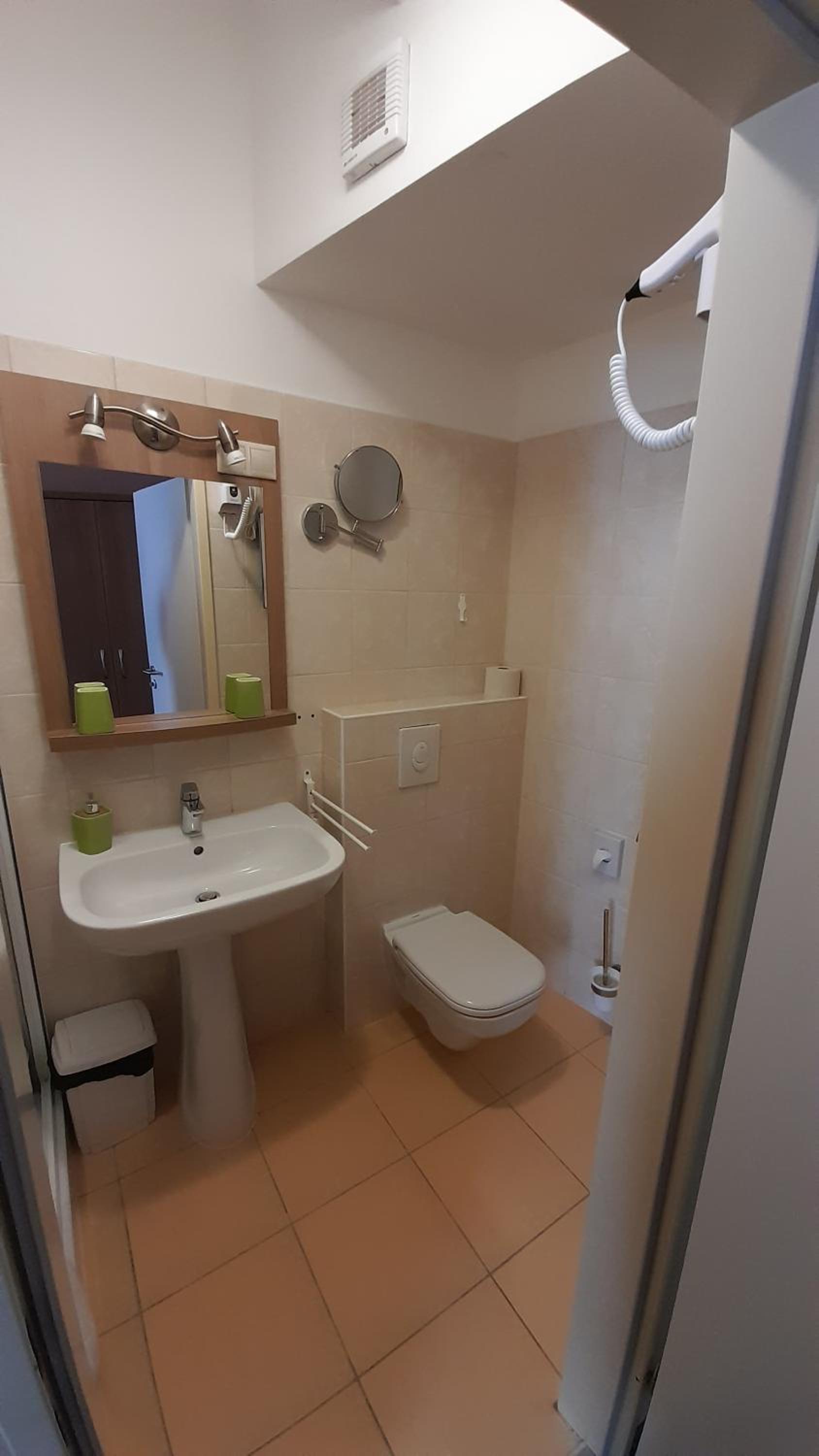 Jasmin Pension Central Location Shared Kitchen Pet Friendly