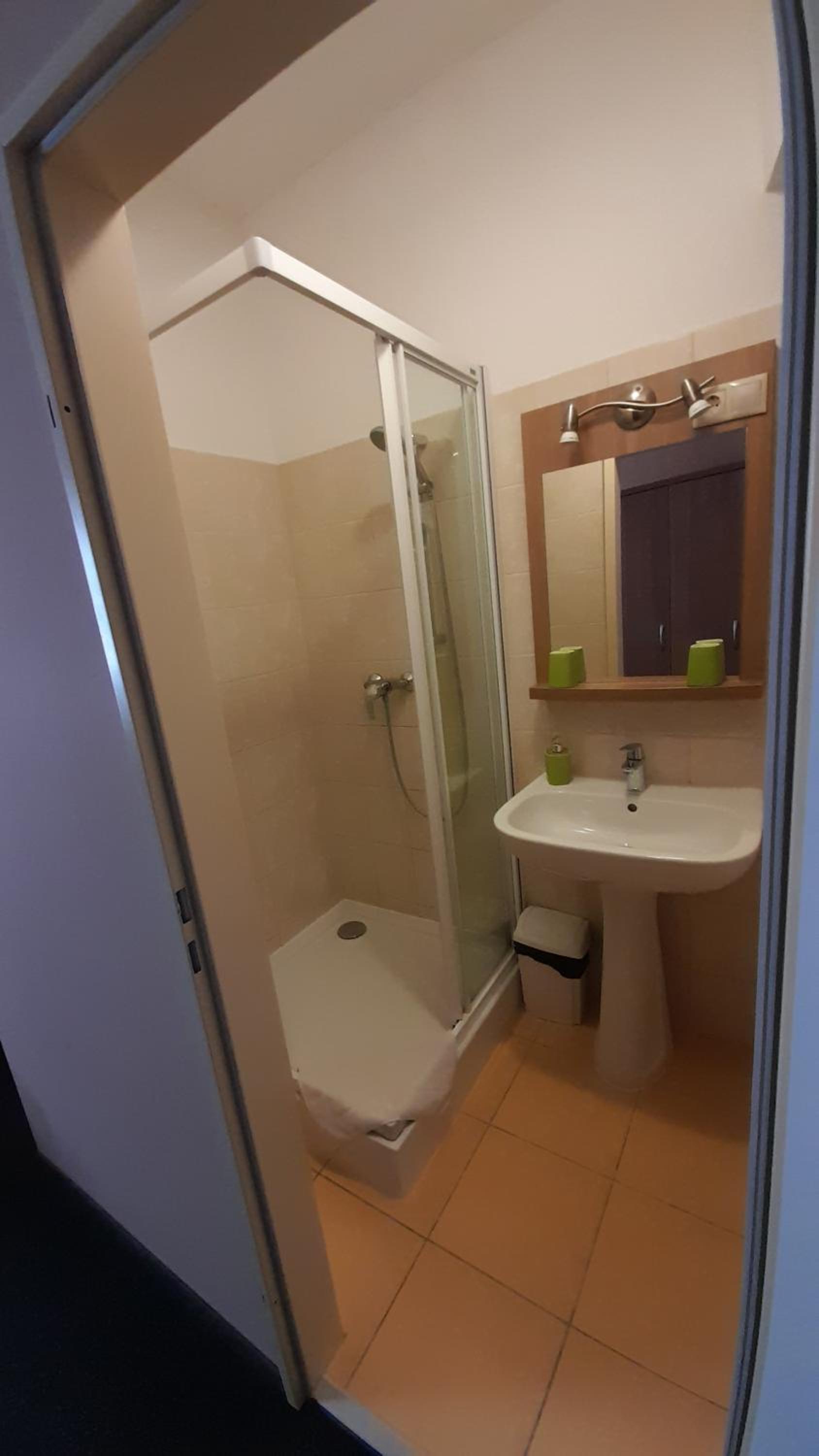 Jasmin Pension Central Location Shared Kitchen Pet Friendly