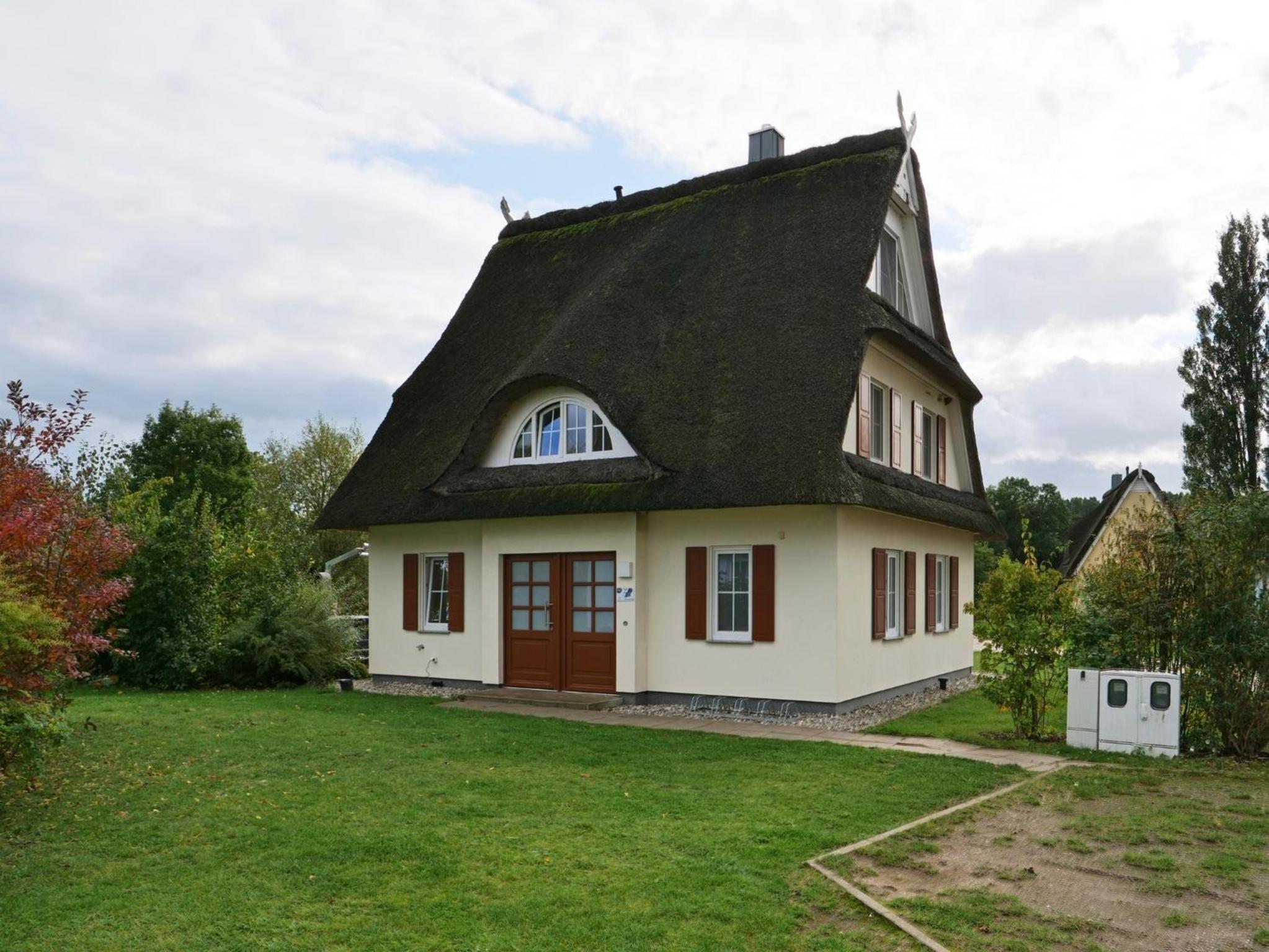 C 6 Reethaus Strandkorb mit Außenwhirlpool und Sauna