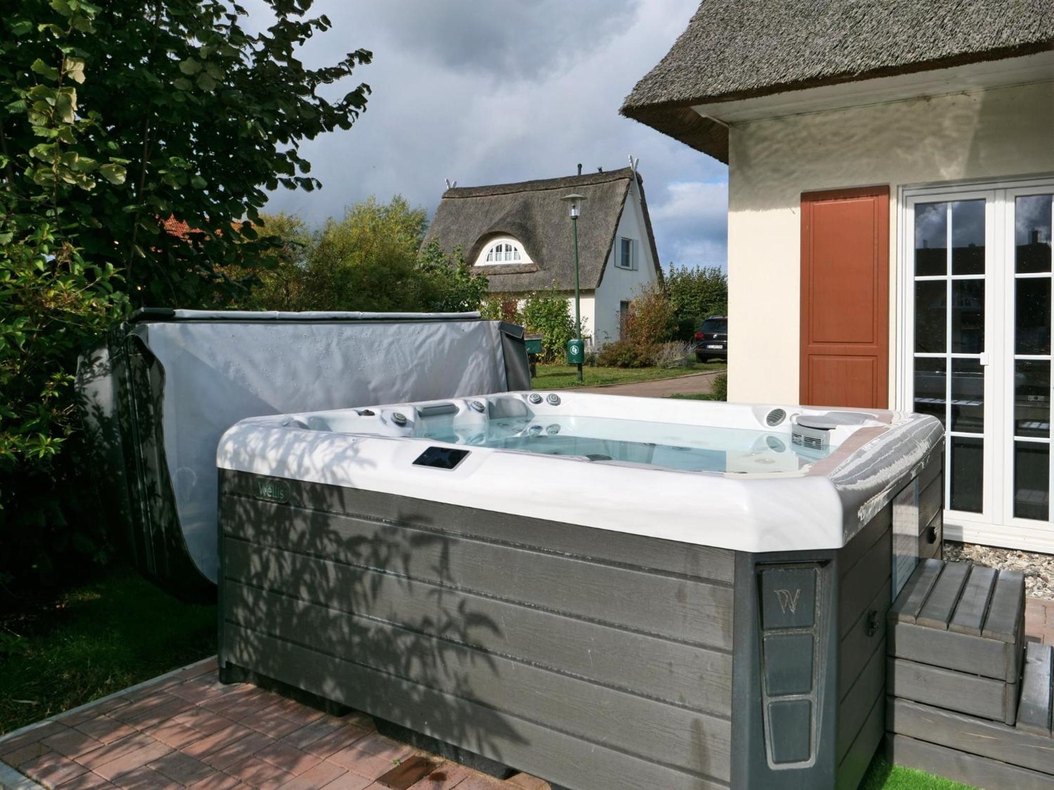 C 6 Reethaus Strandkorb mit Außenwhirlpool und Sauna