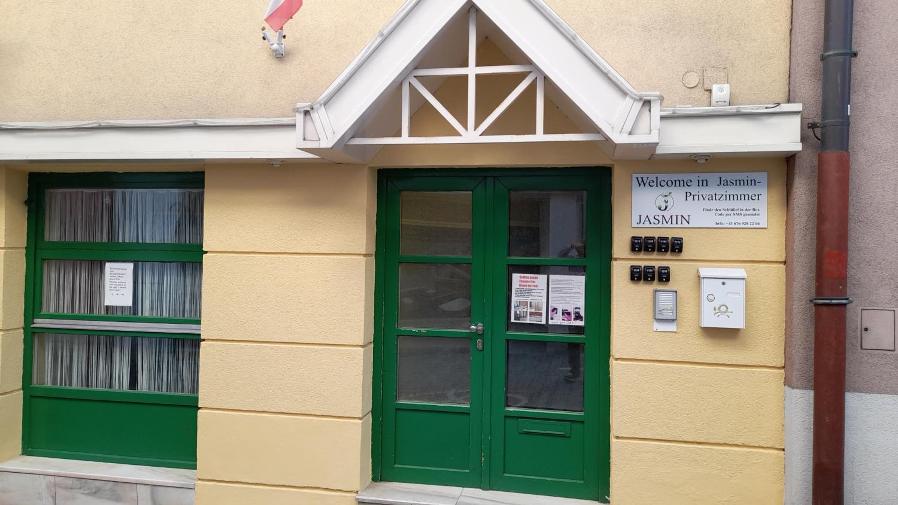 Jasmin Pension Central Location Shared Kitchen Pet Friendly