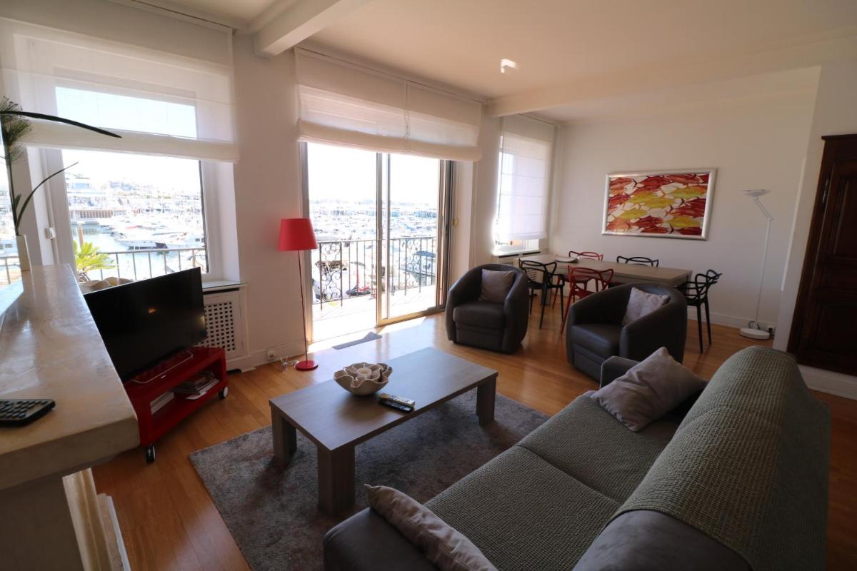 1 bedroom with direct view to the Old Port 267 photo 3