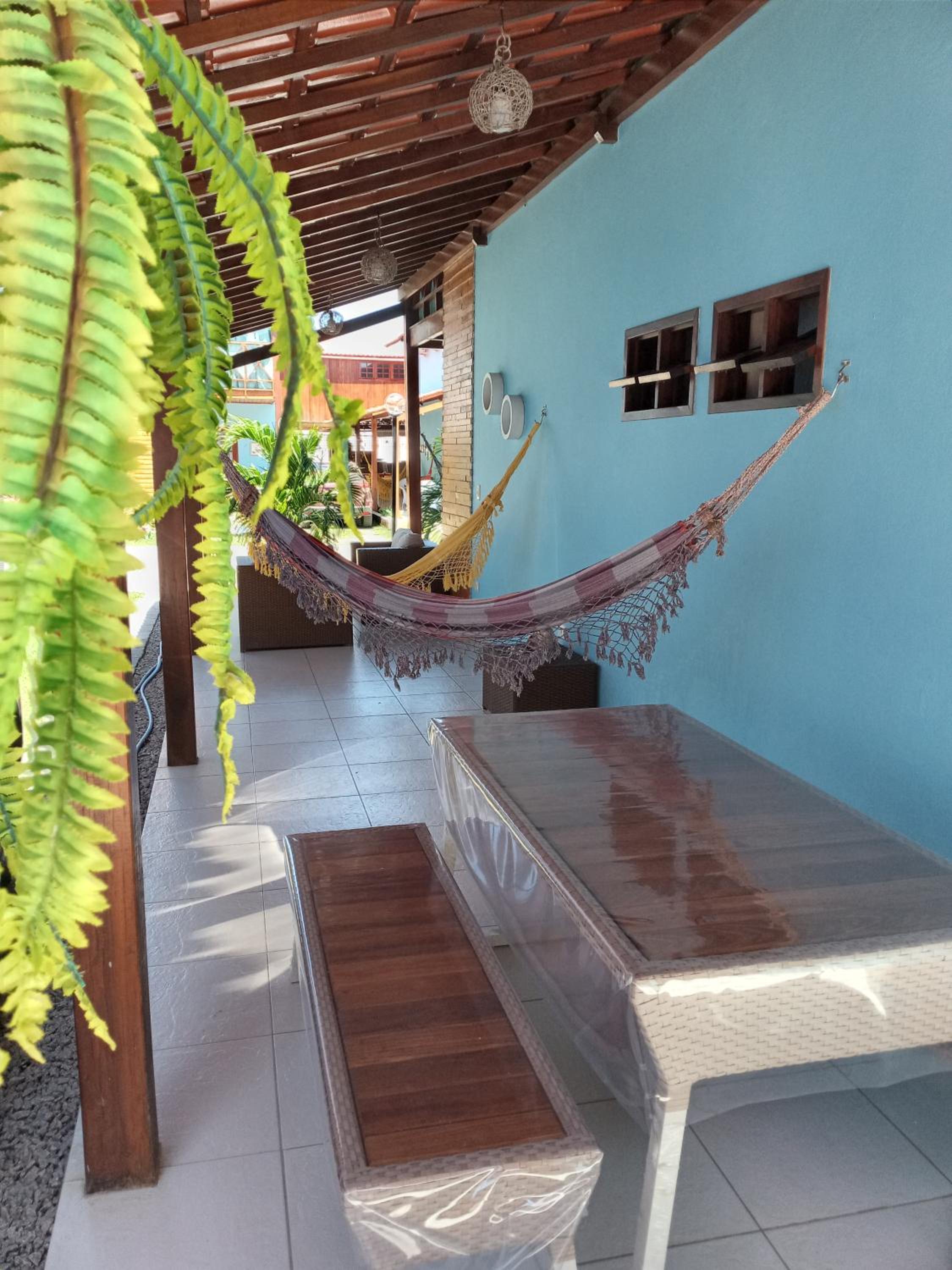 Linda casa com 5 quartos, a poucos metros da praia