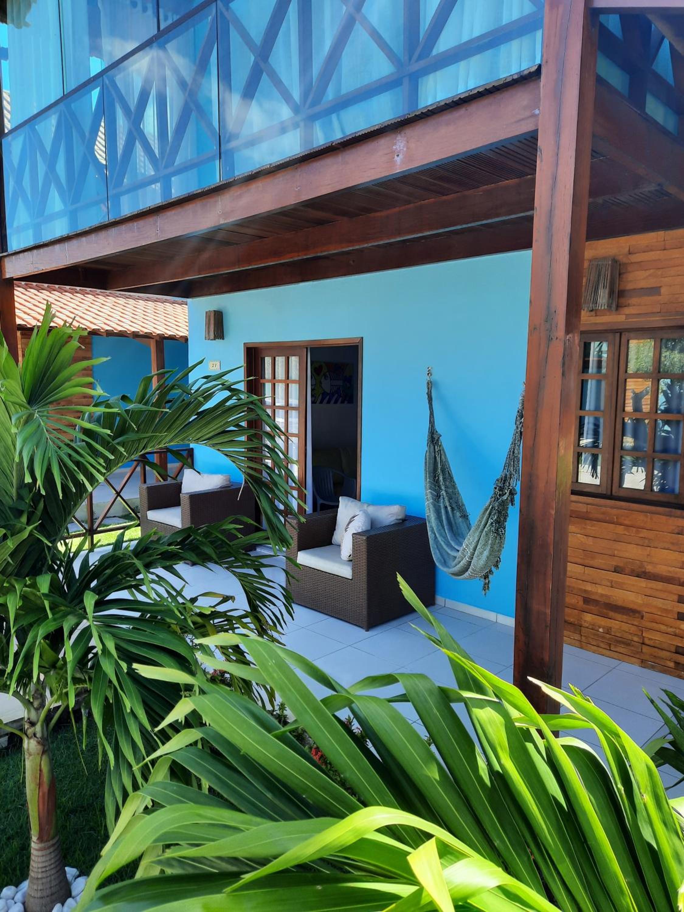 Linda casa com 5 quartos, a poucos metros da praia