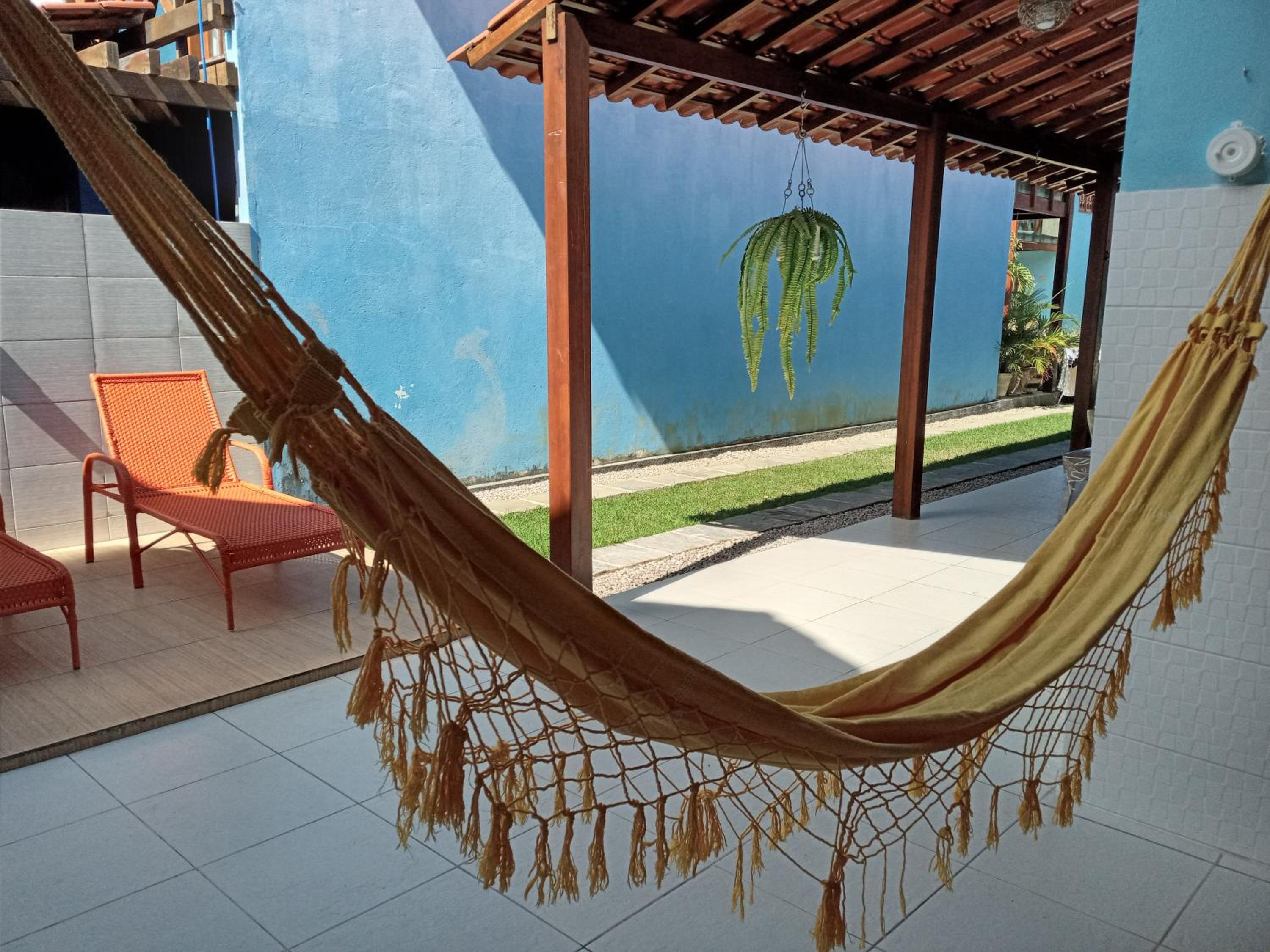 Linda casa com 5 quartos, a poucos metros da praia