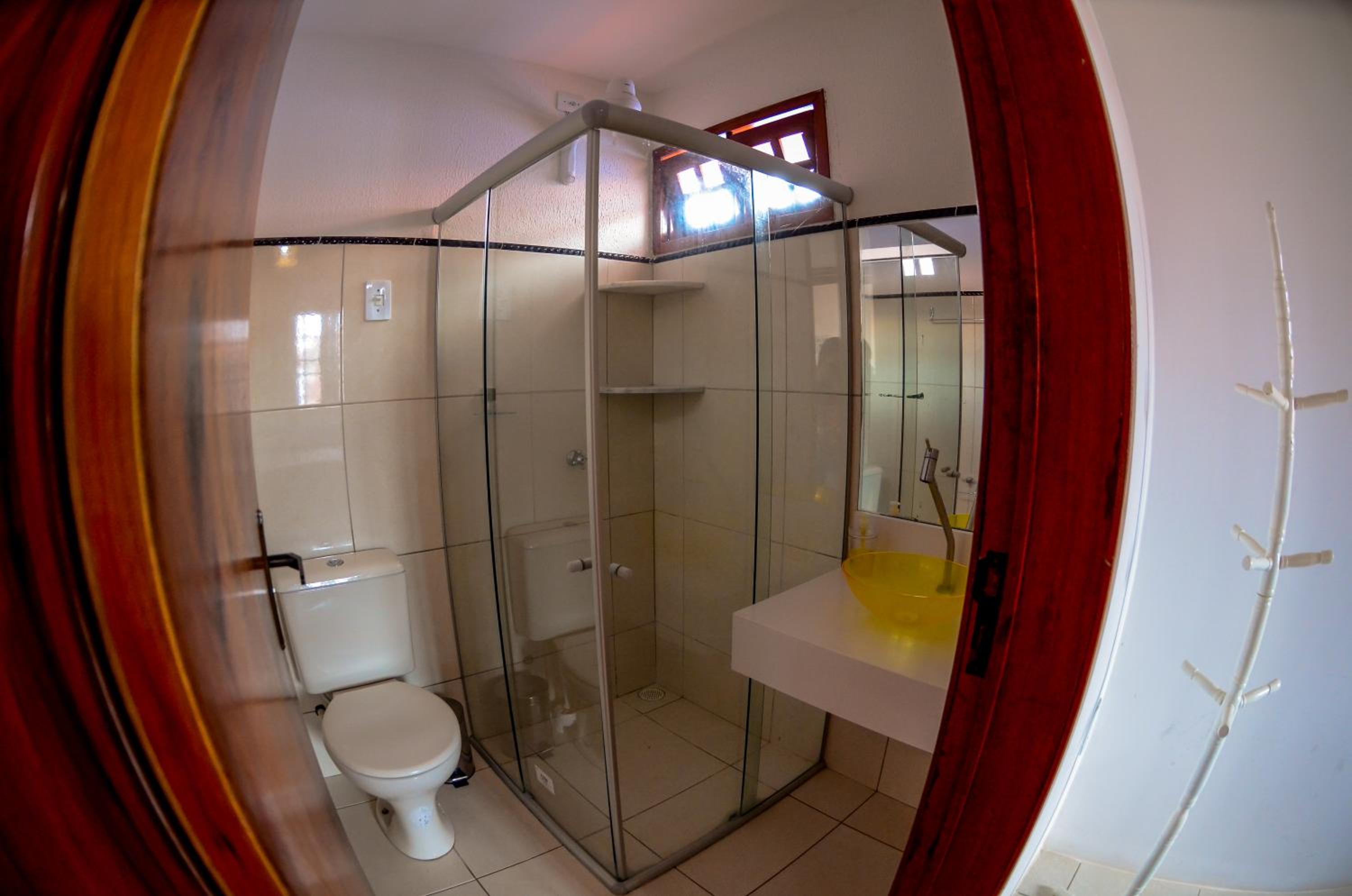 Linda casa com 5 quartos, a poucos metros da praia