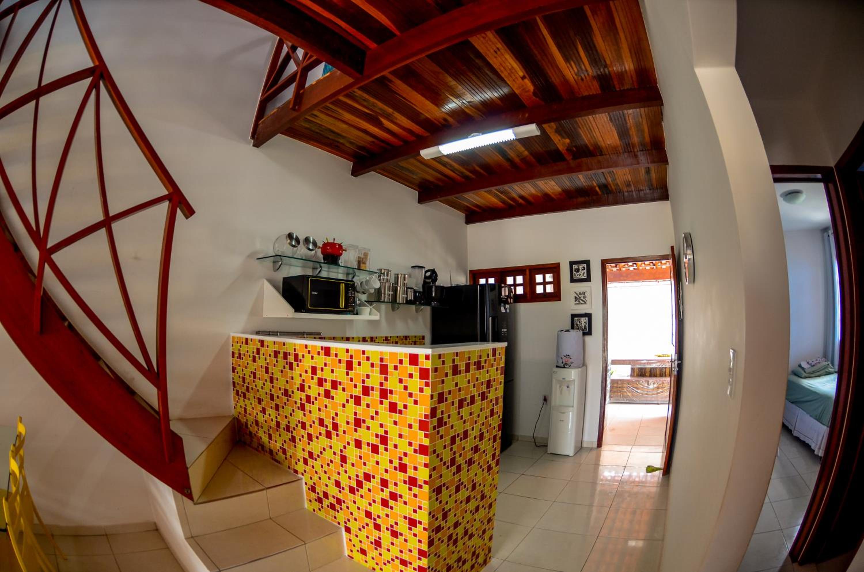 Linda casa com 5 quartos, a poucos metros da praia
