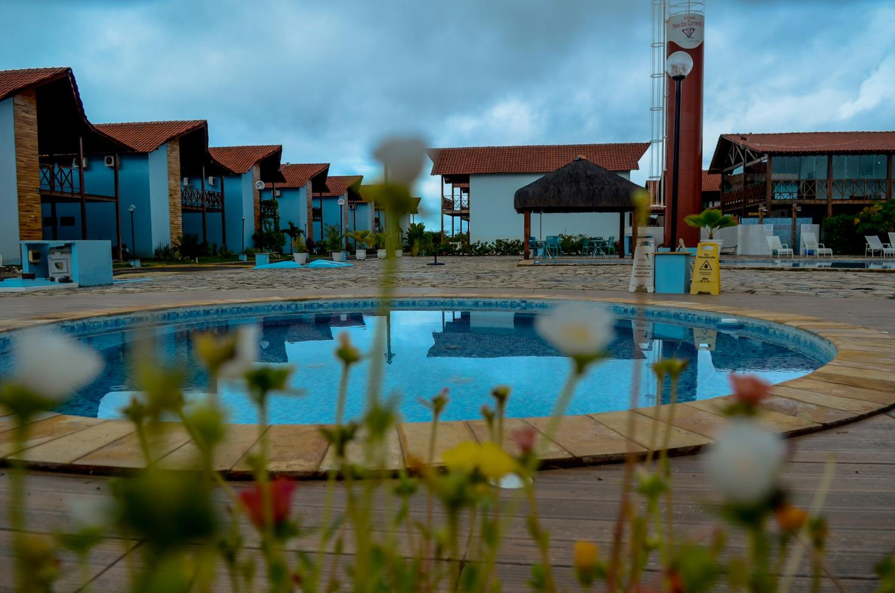 Linda casa com 5 quartos, a poucos metros da praia